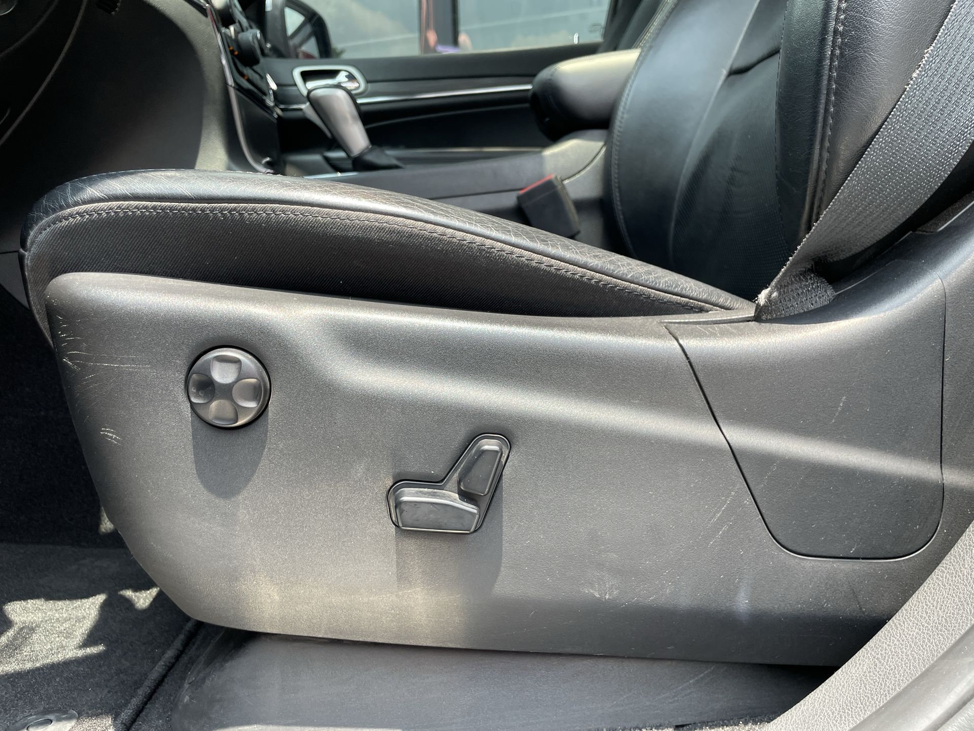 2021 Jeep GRAND CHEROKEE LIMITED LUJO V6