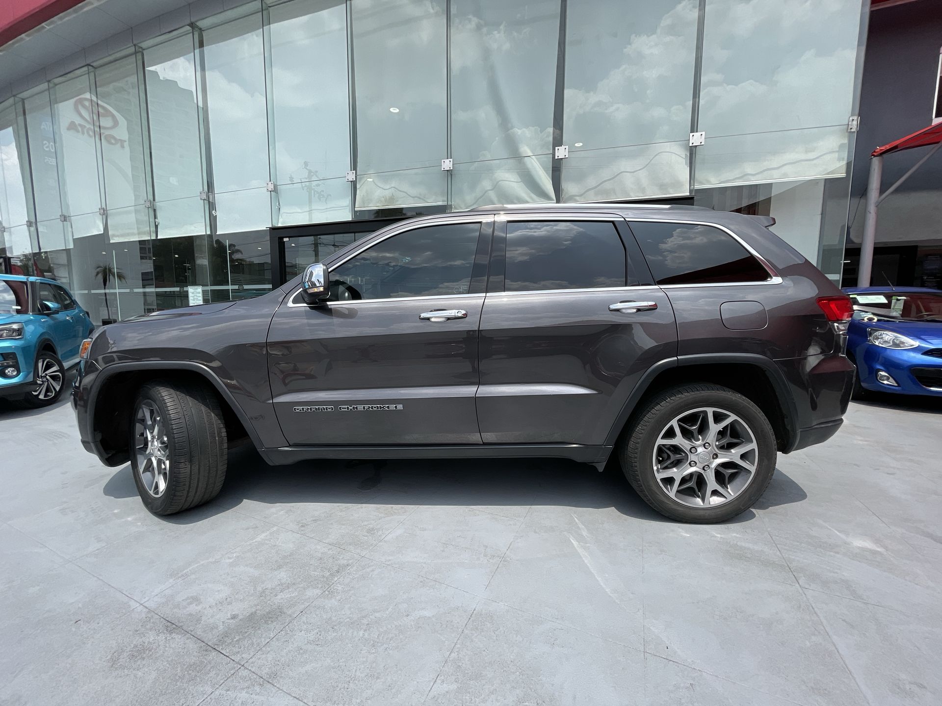 2021 Jeep GRAND CHEROKEE LIMITED LUJO V6