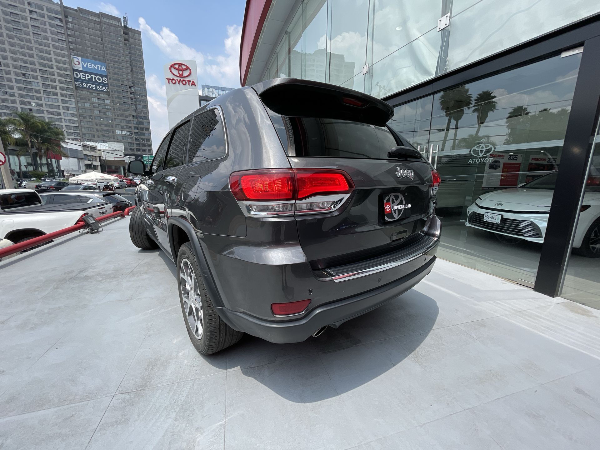 2021 Jeep GRAND CHEROKEE LIMITED LUJO V6