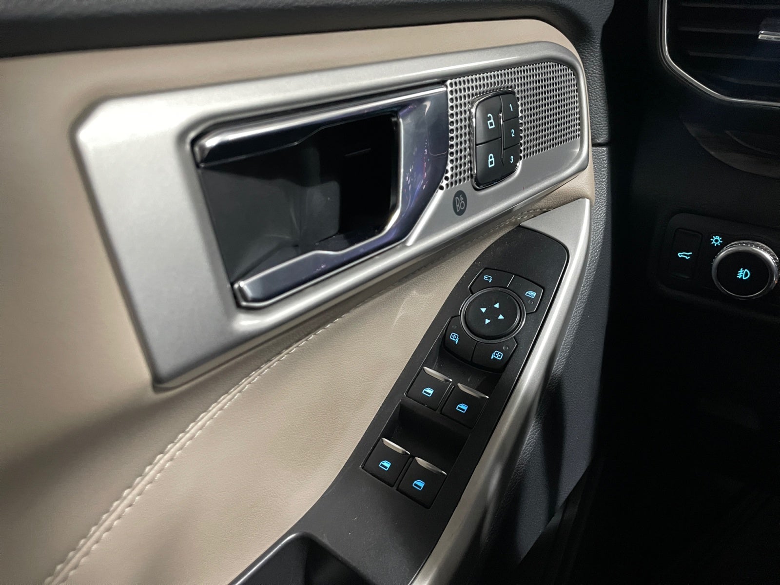 2020 Ford EXPLORER LIMITED RWD
