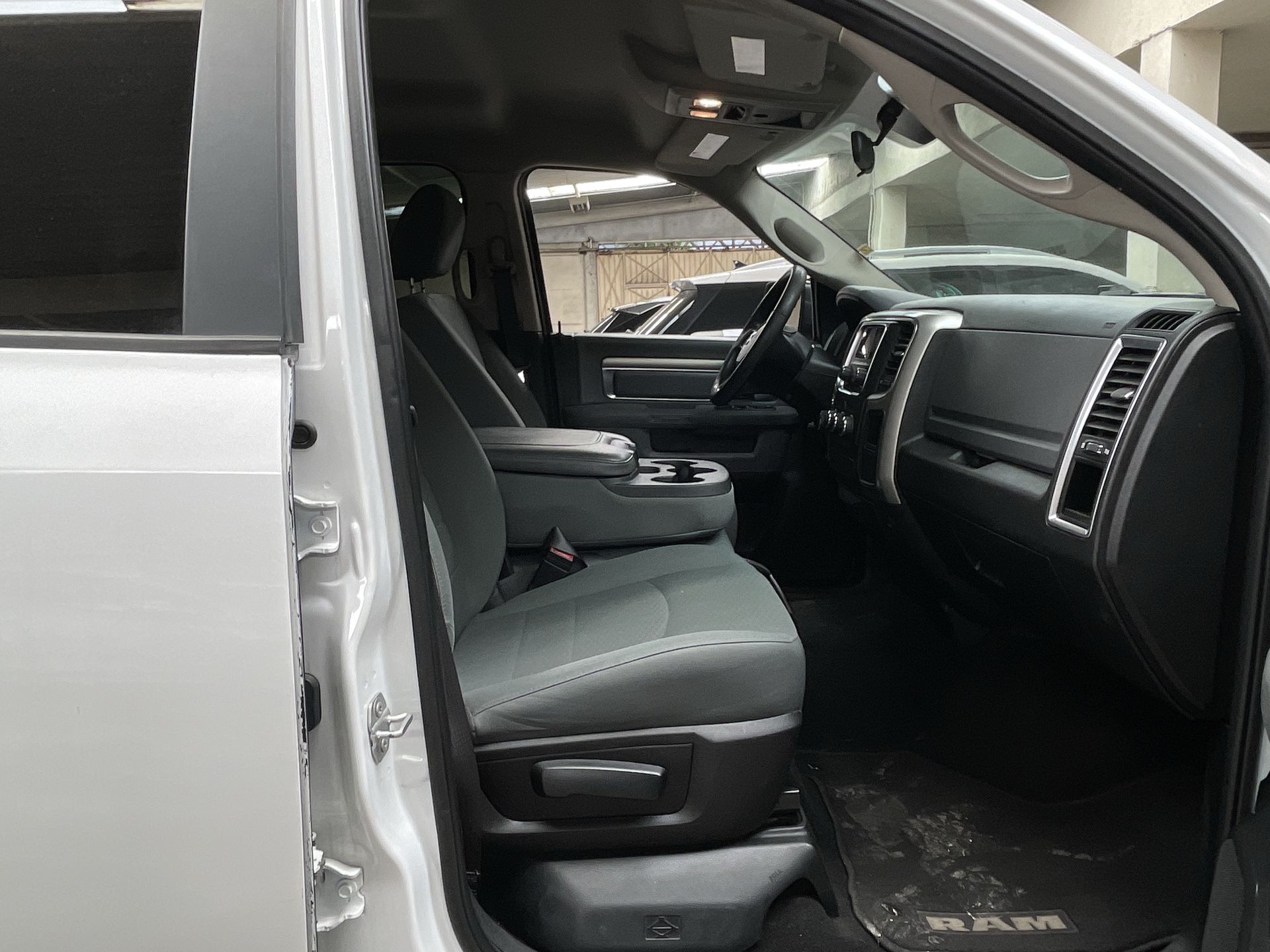 2020 Chrysler 200 CREW CAB SLT TRABAJO 4X2 V6 8AT