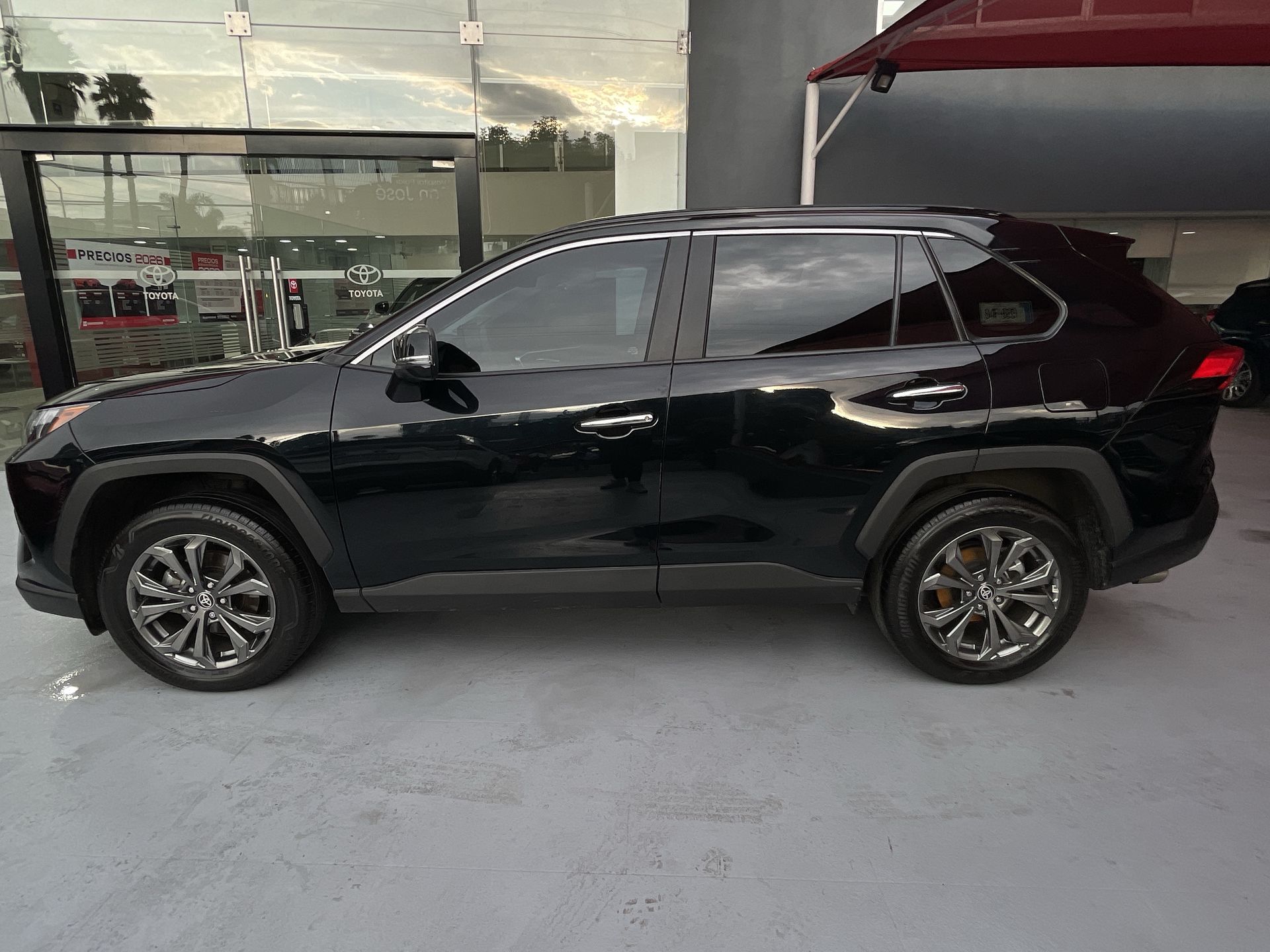 2024 Toyota RAV4 LIMITED HV