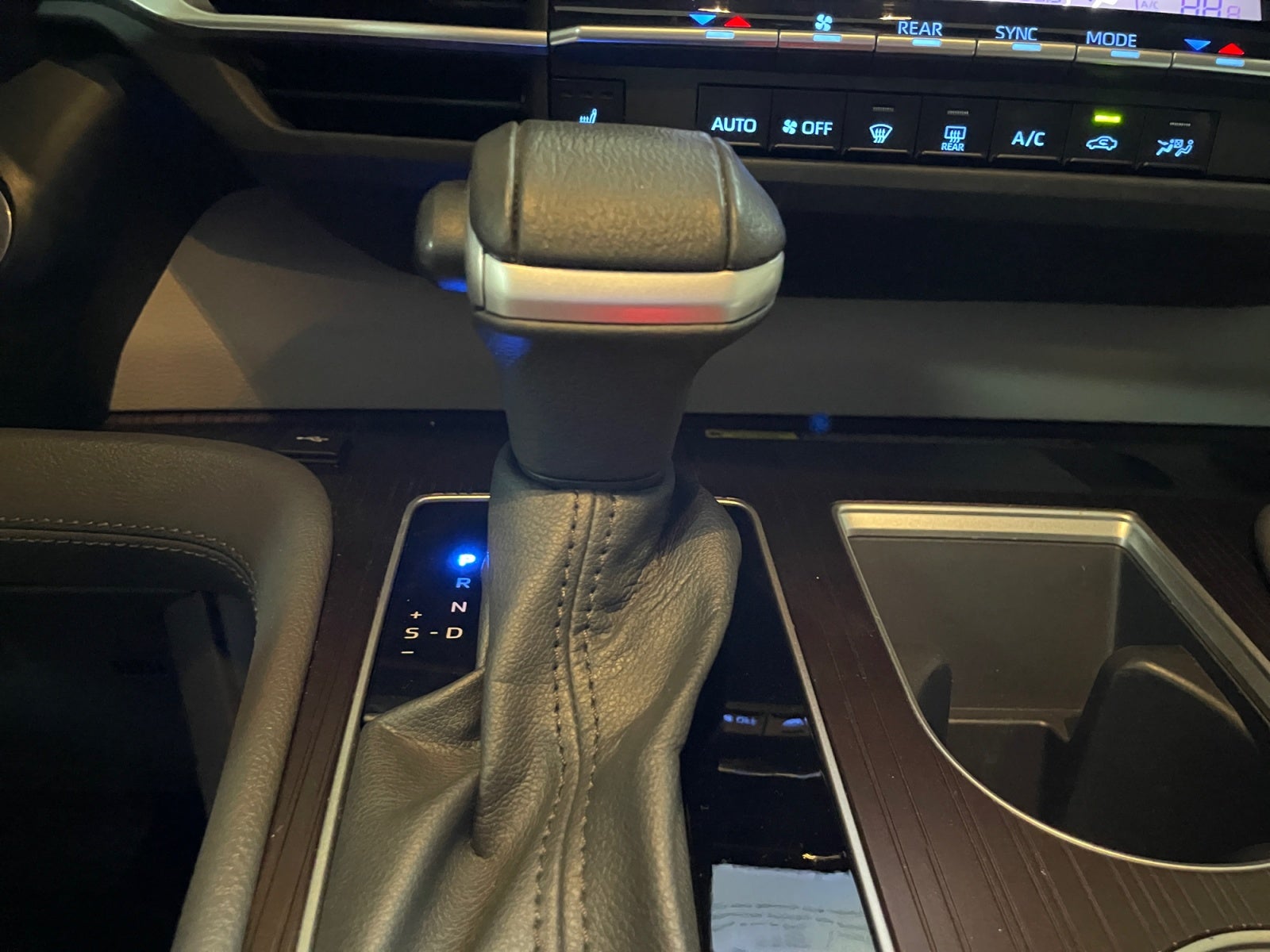 2023 Toyota SIENNA XLE PIEL