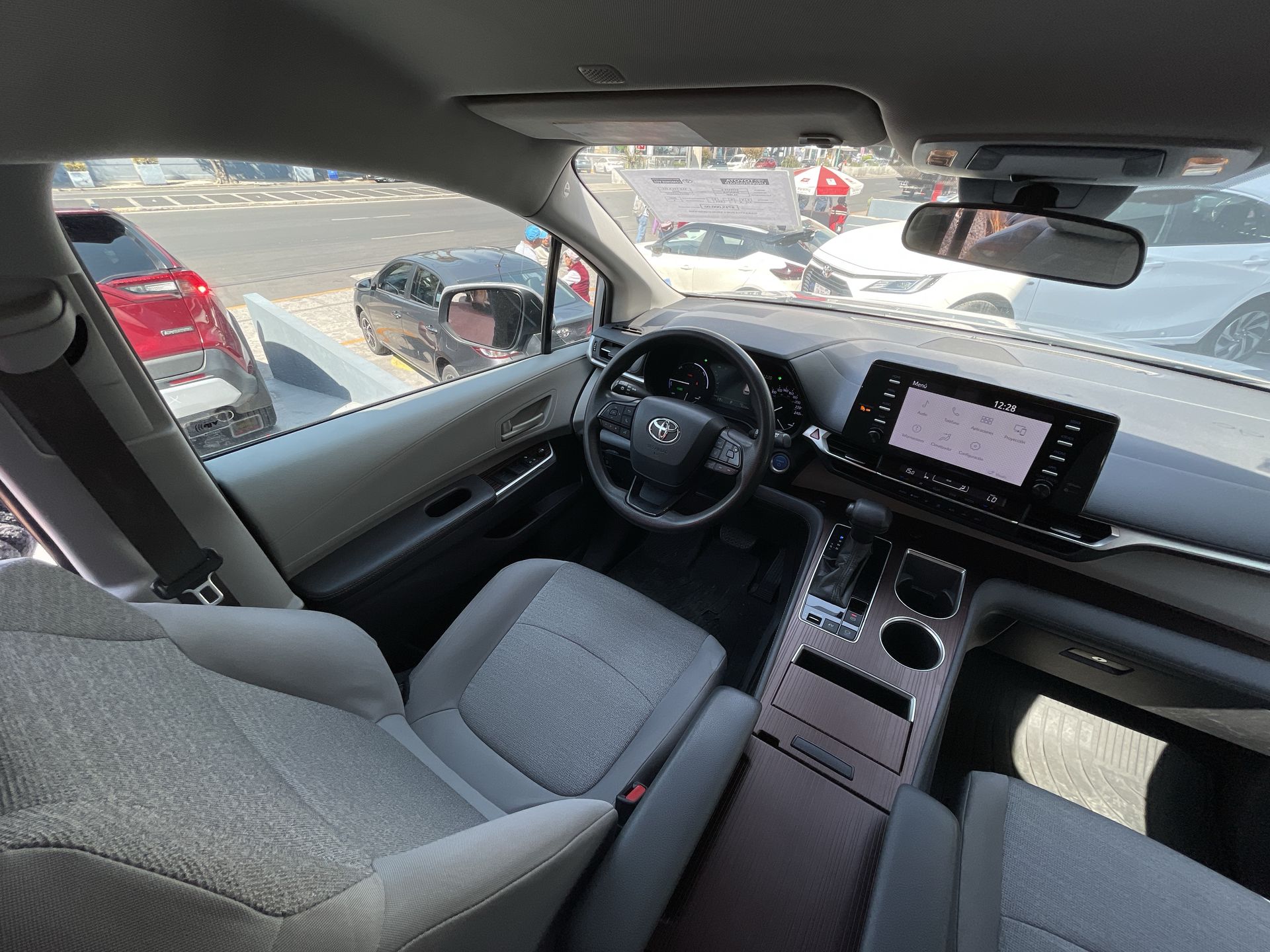 2022 Toyota SIENNA LE