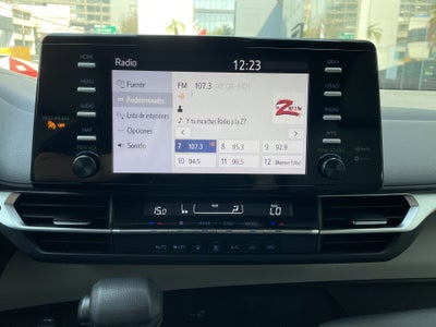 2022 Toyota SIENNA LE