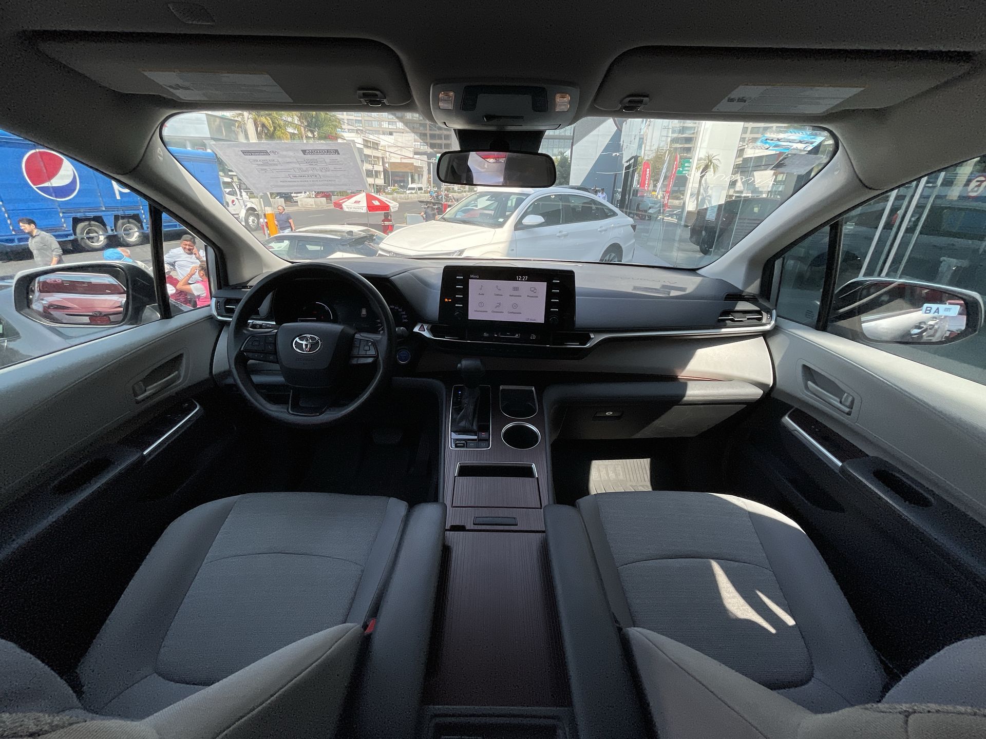 2022 Toyota SIENNA LE