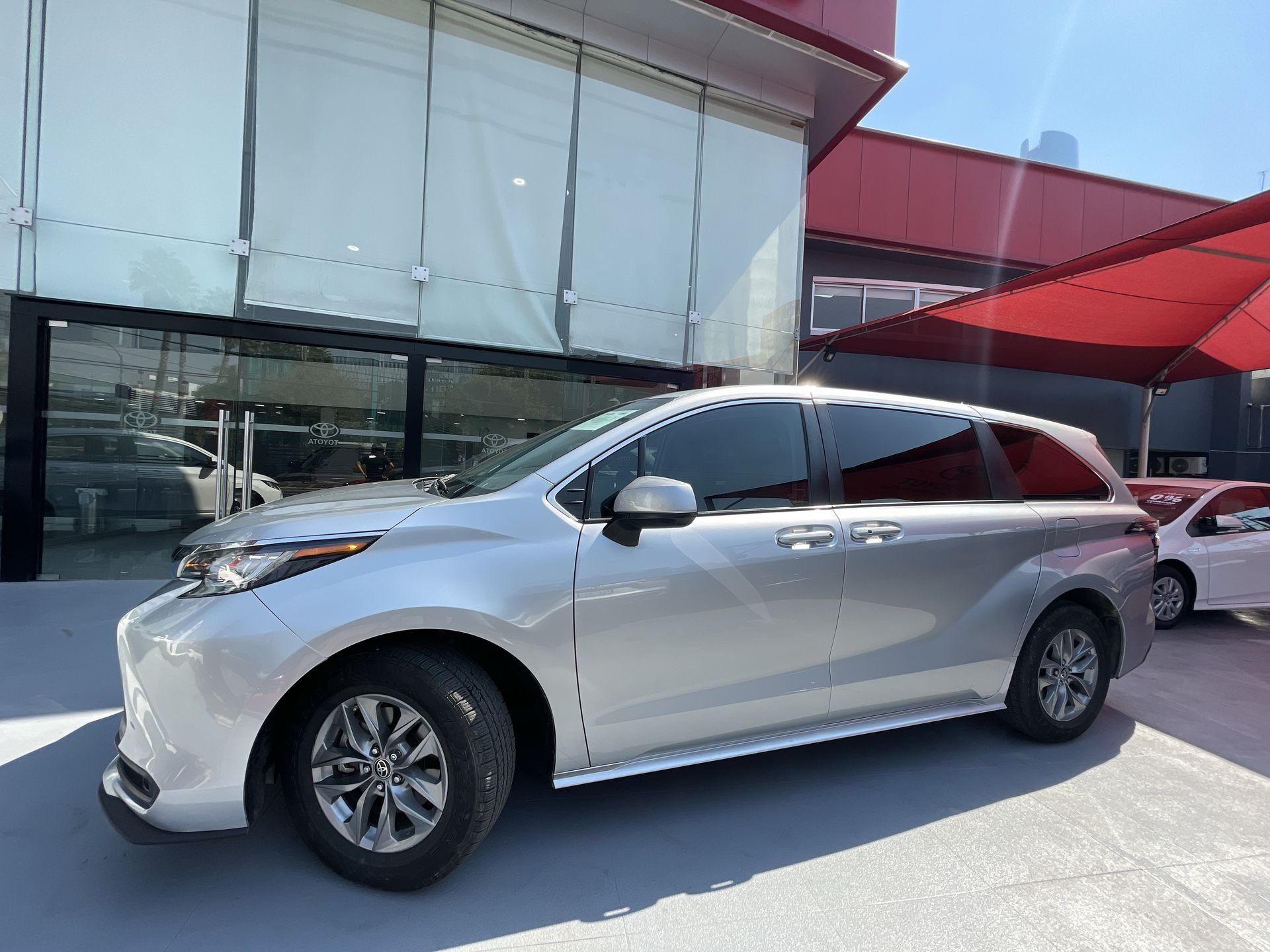 2022 Toyota SIENNA LE