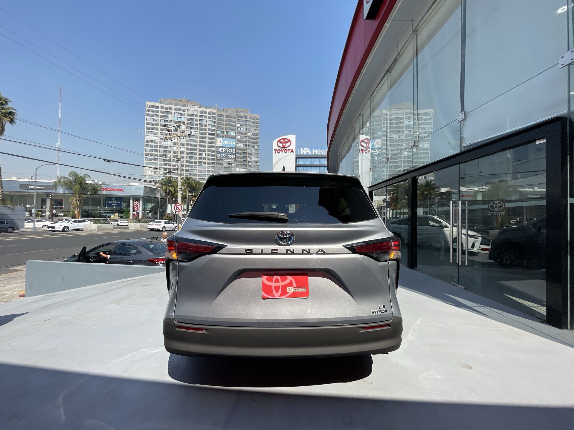 2022 Toyota SIENNA LE