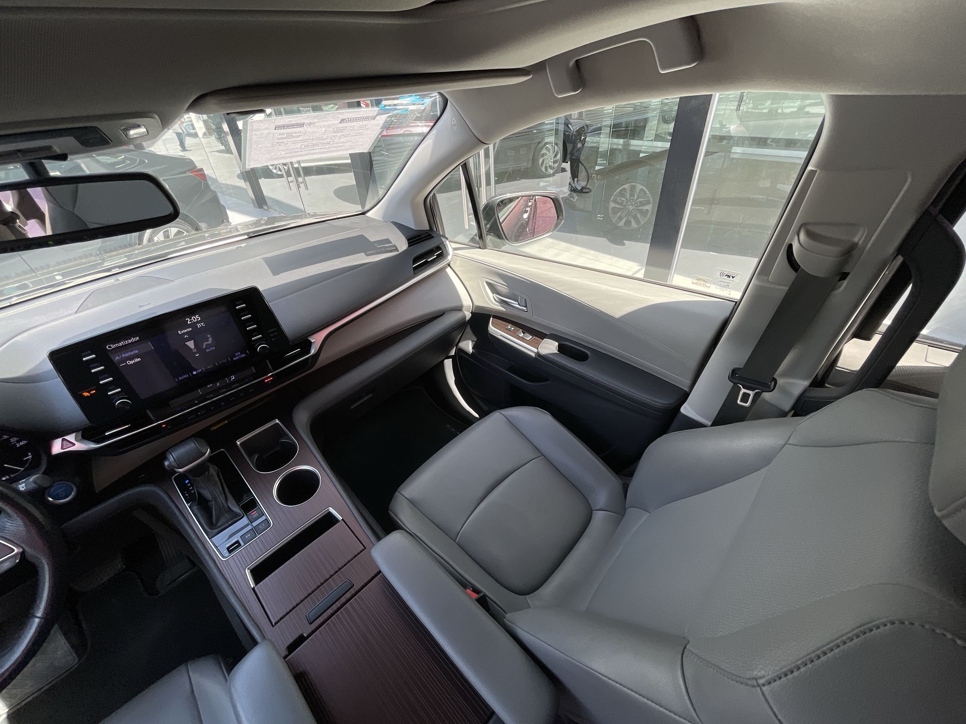 2021 Toyota SIENNA XLE PIEL