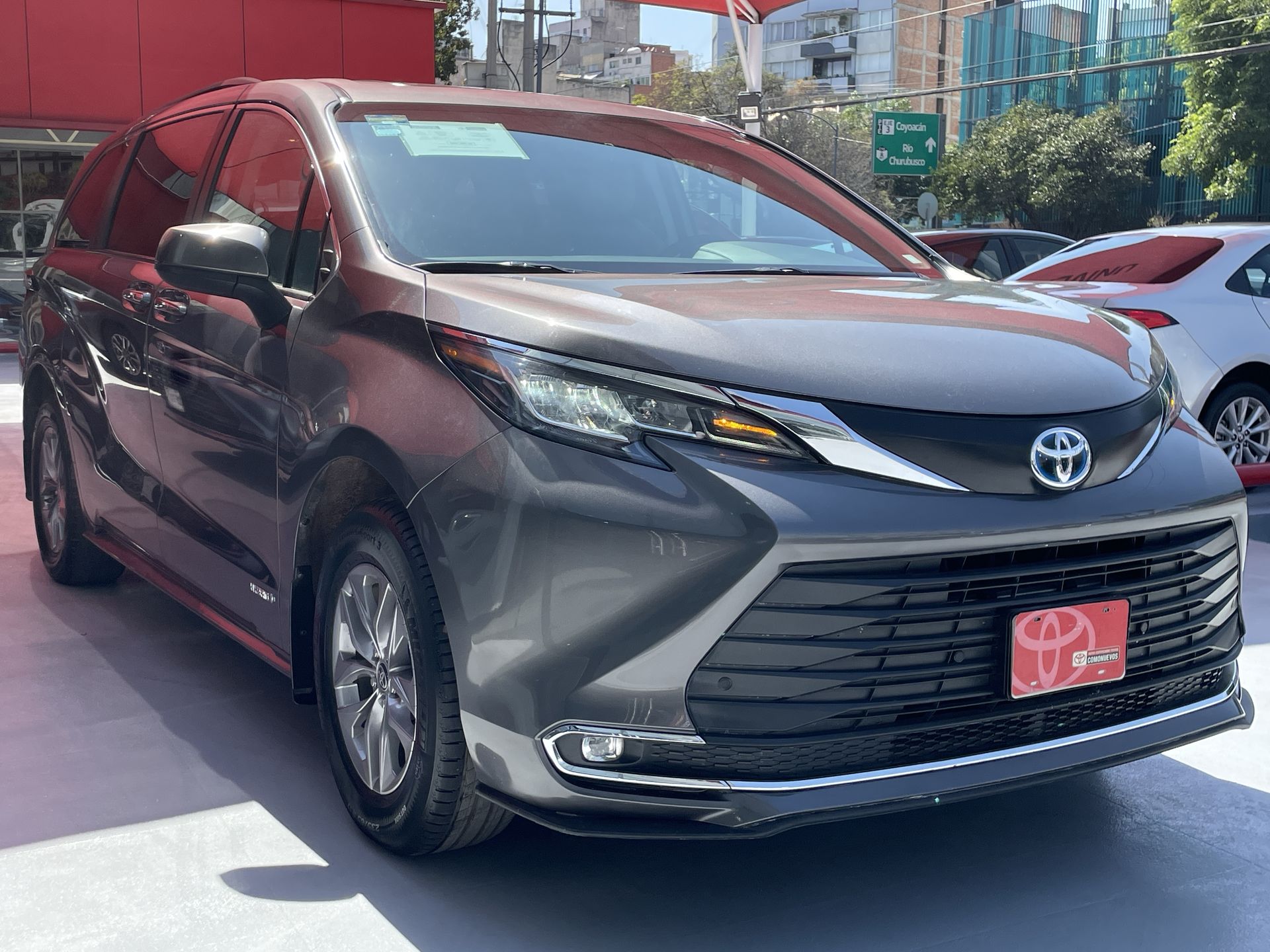 2021 Toyota SIENNA XLE PIEL