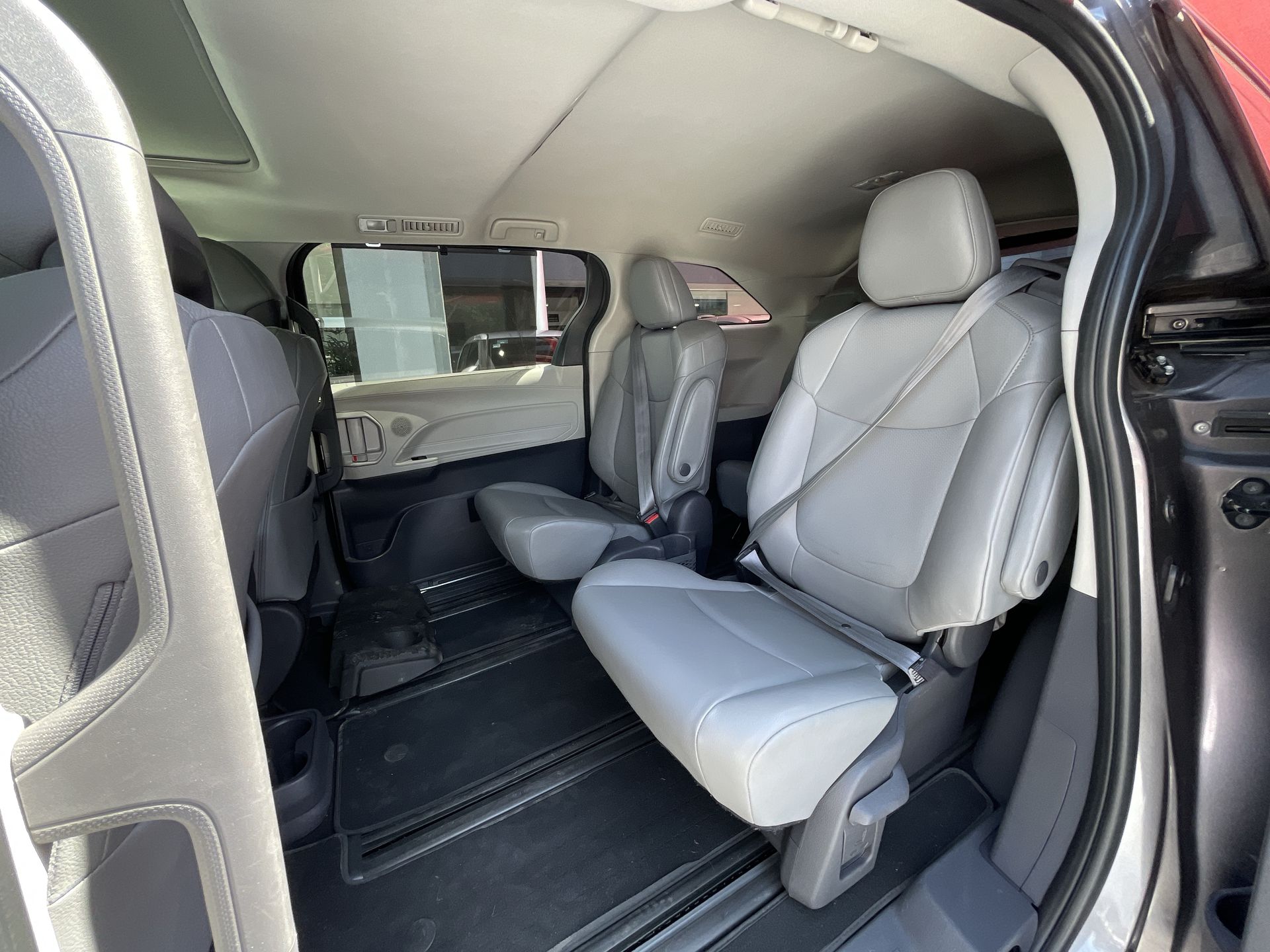 2021 Toyota SIENNA XLE PIEL