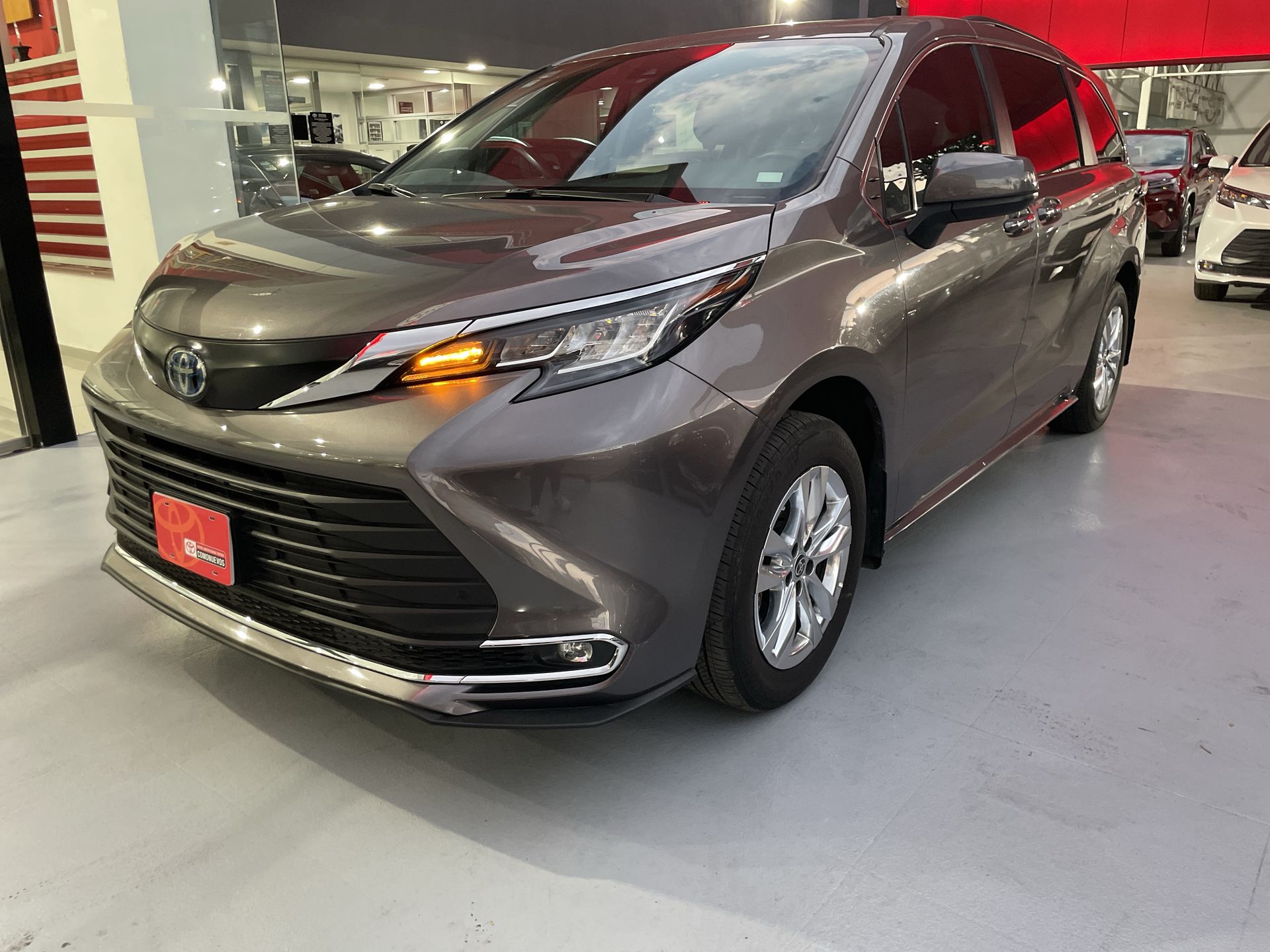 2022 Toyota SIENNA XLE PIEL