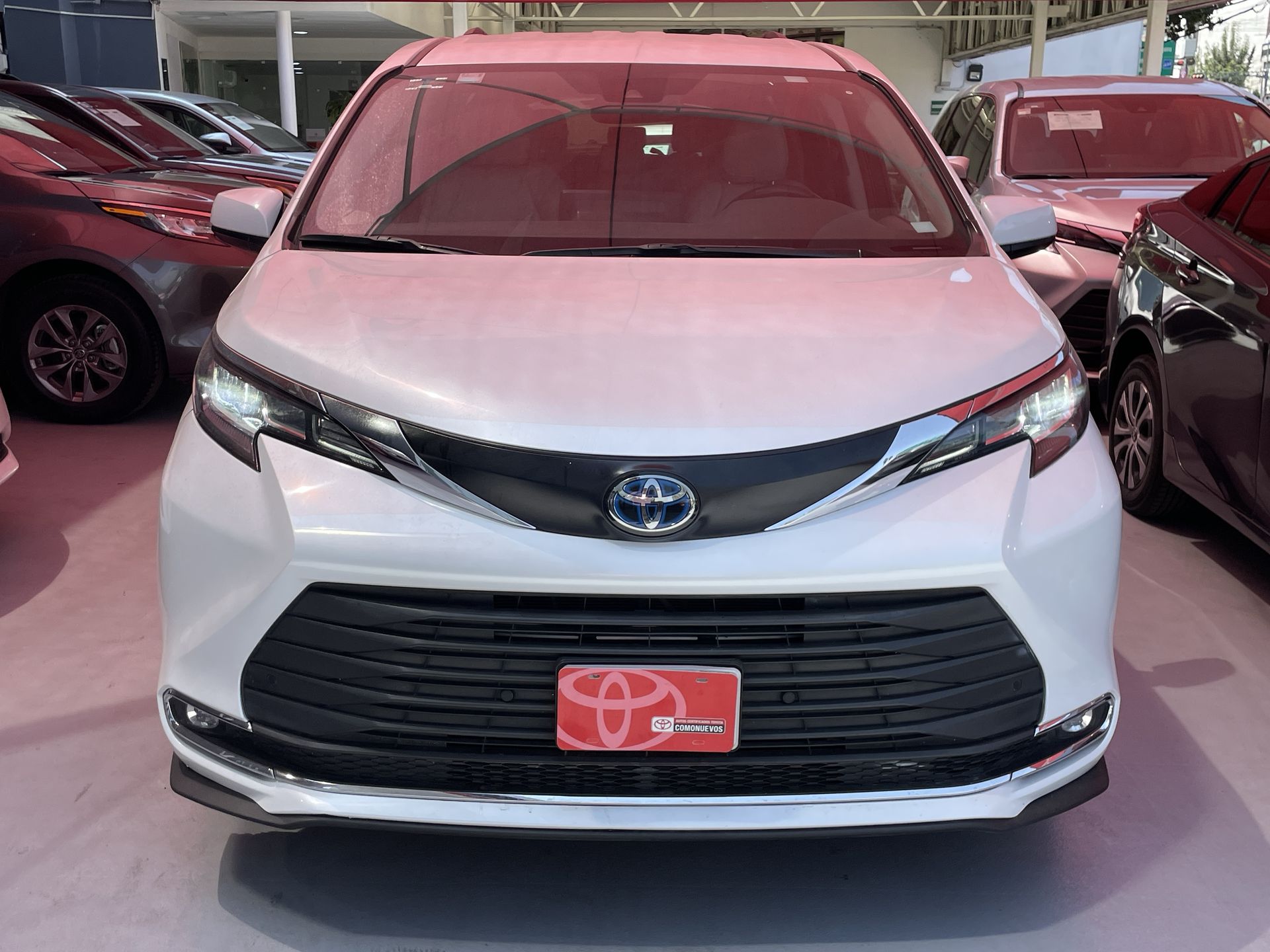 2022 Toyota SIENNA XLE