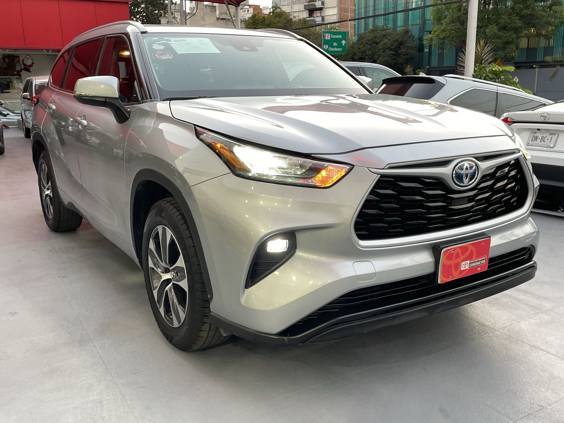 2022 Toyota HIGHLANDER XLE