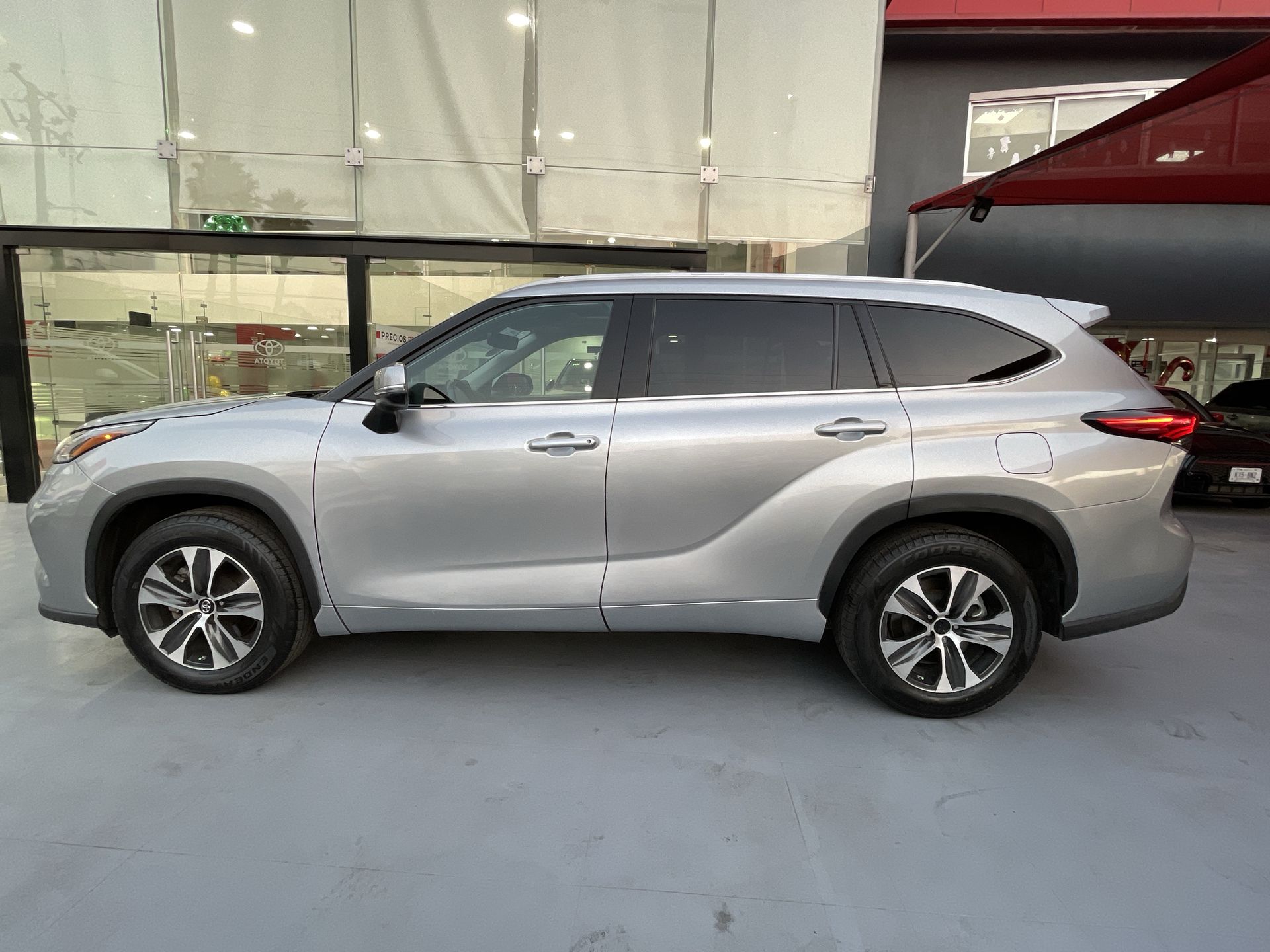 2022 Toyota HIGHLANDER XLE