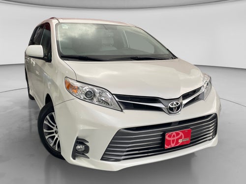 2019 Toyota SIENNA XLE
