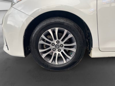 2019 Toyota SIENNA XLE