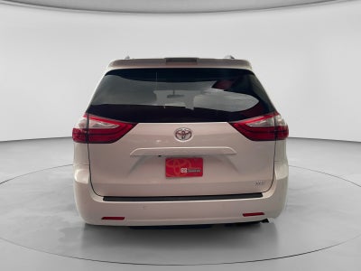 2019 Toyota SIENNA XLE