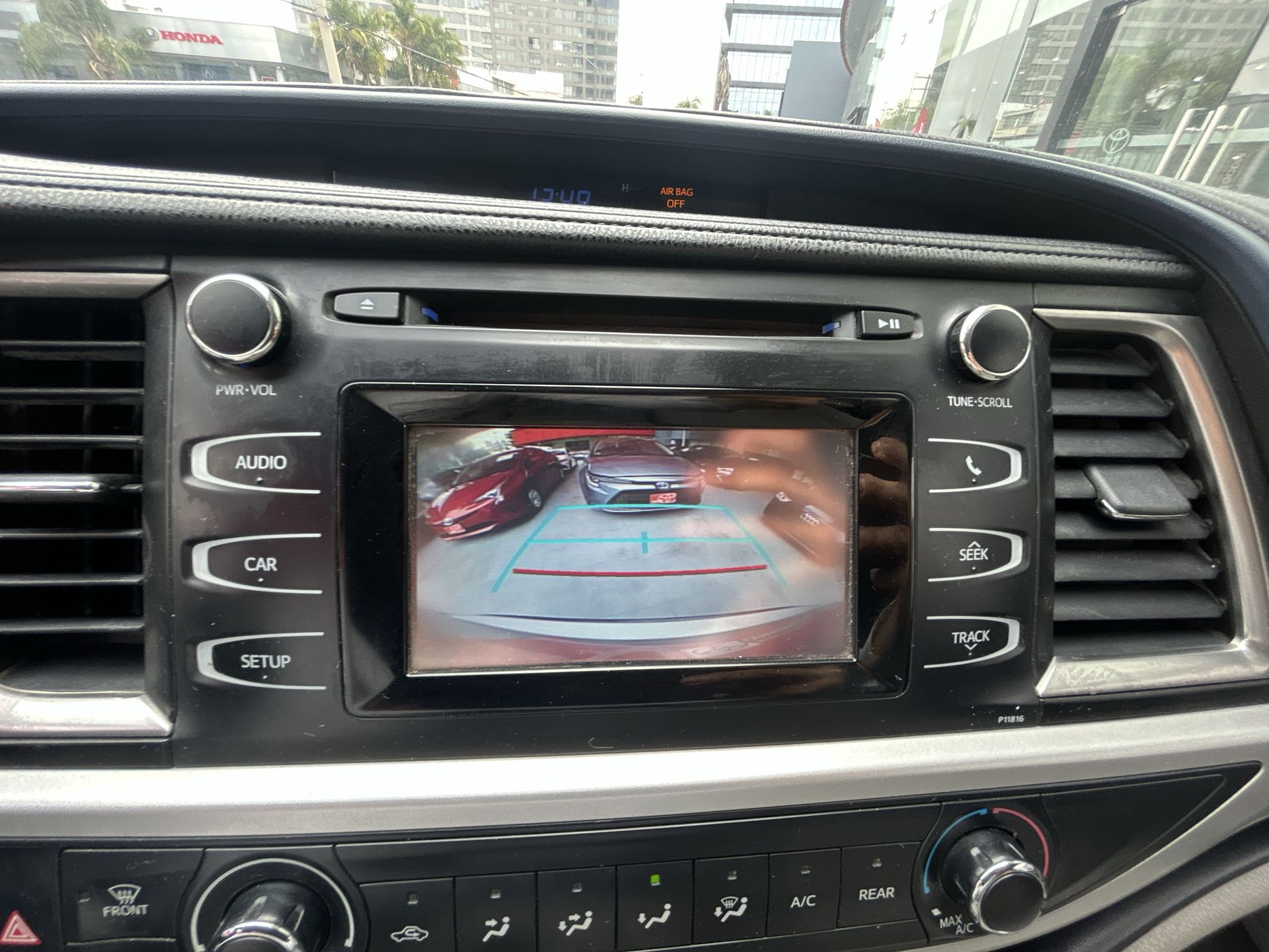 2019 Toyota HIGHLANDER LE