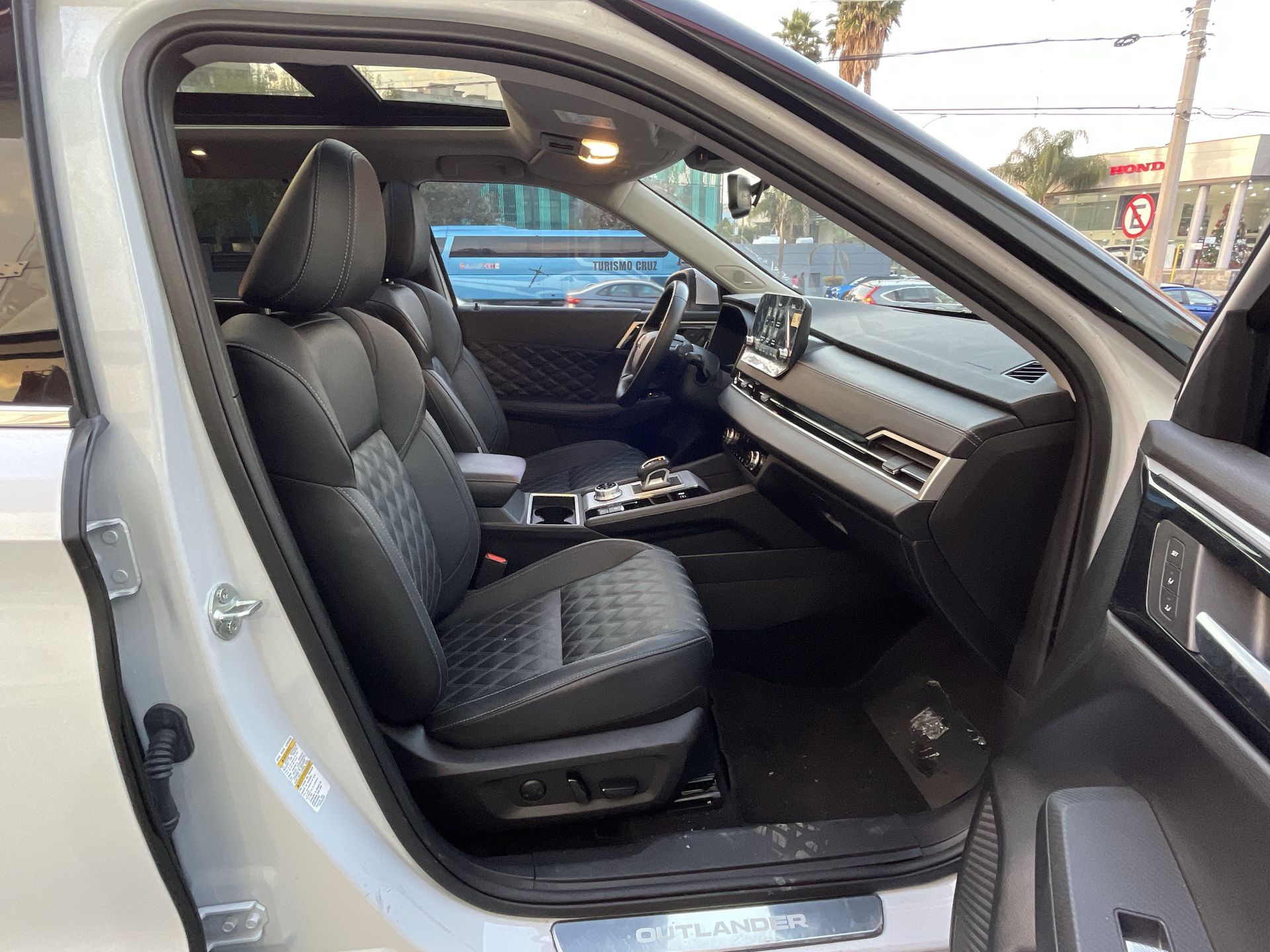 2024 Mitsubishi OUTLANDER DIAMOND