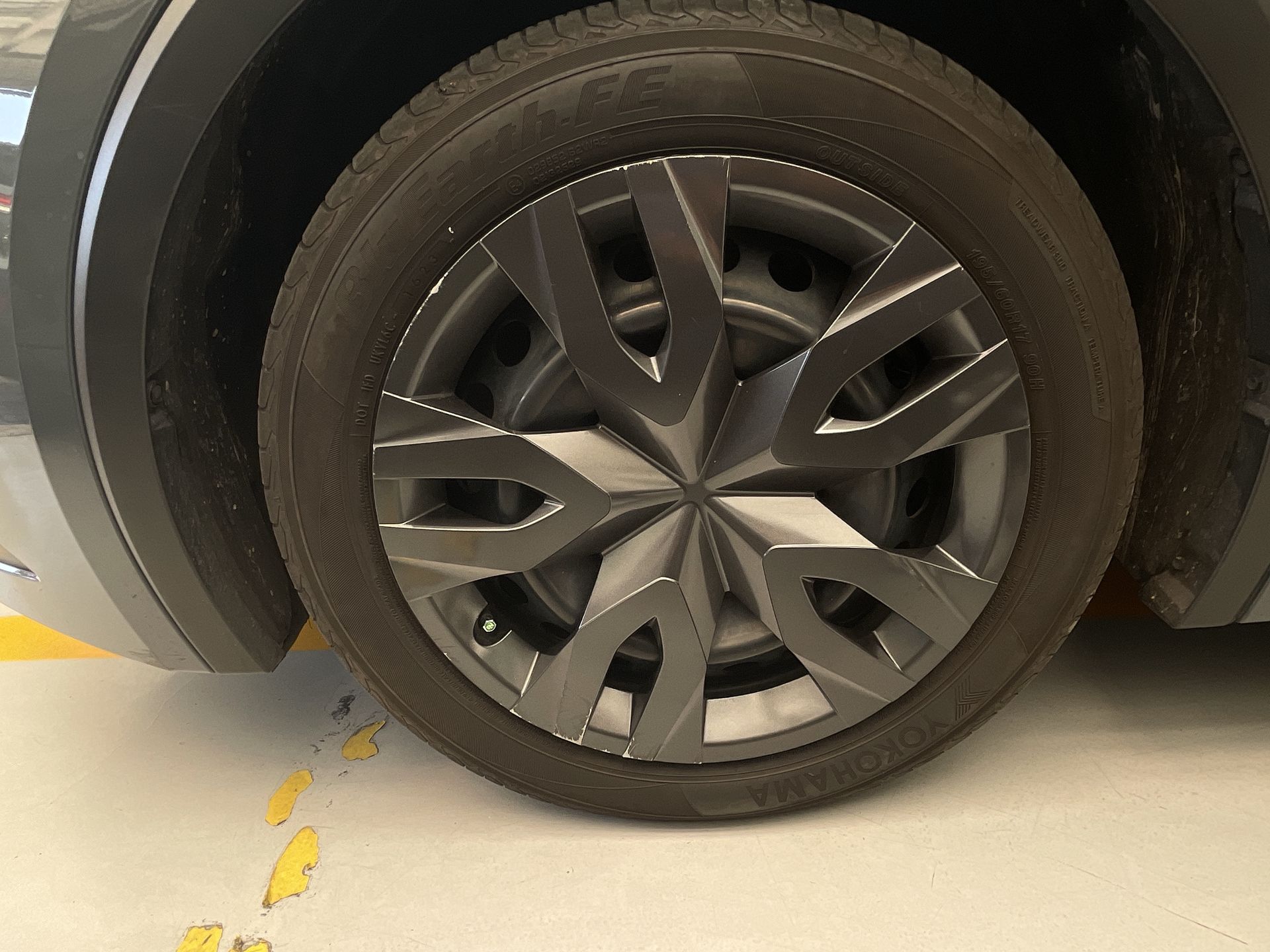 2023 Toyota PRIUS BASE BASE