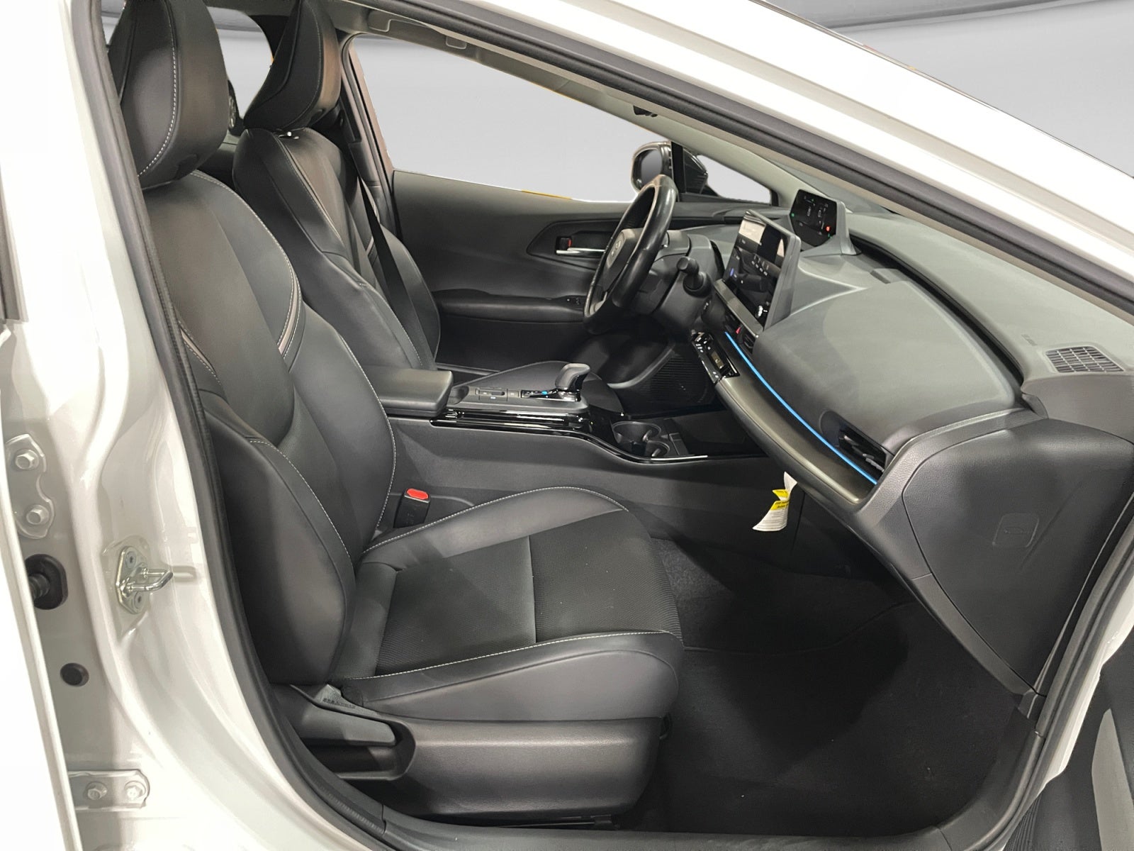 2023 Toyota PRIUS BASE PREMIUM