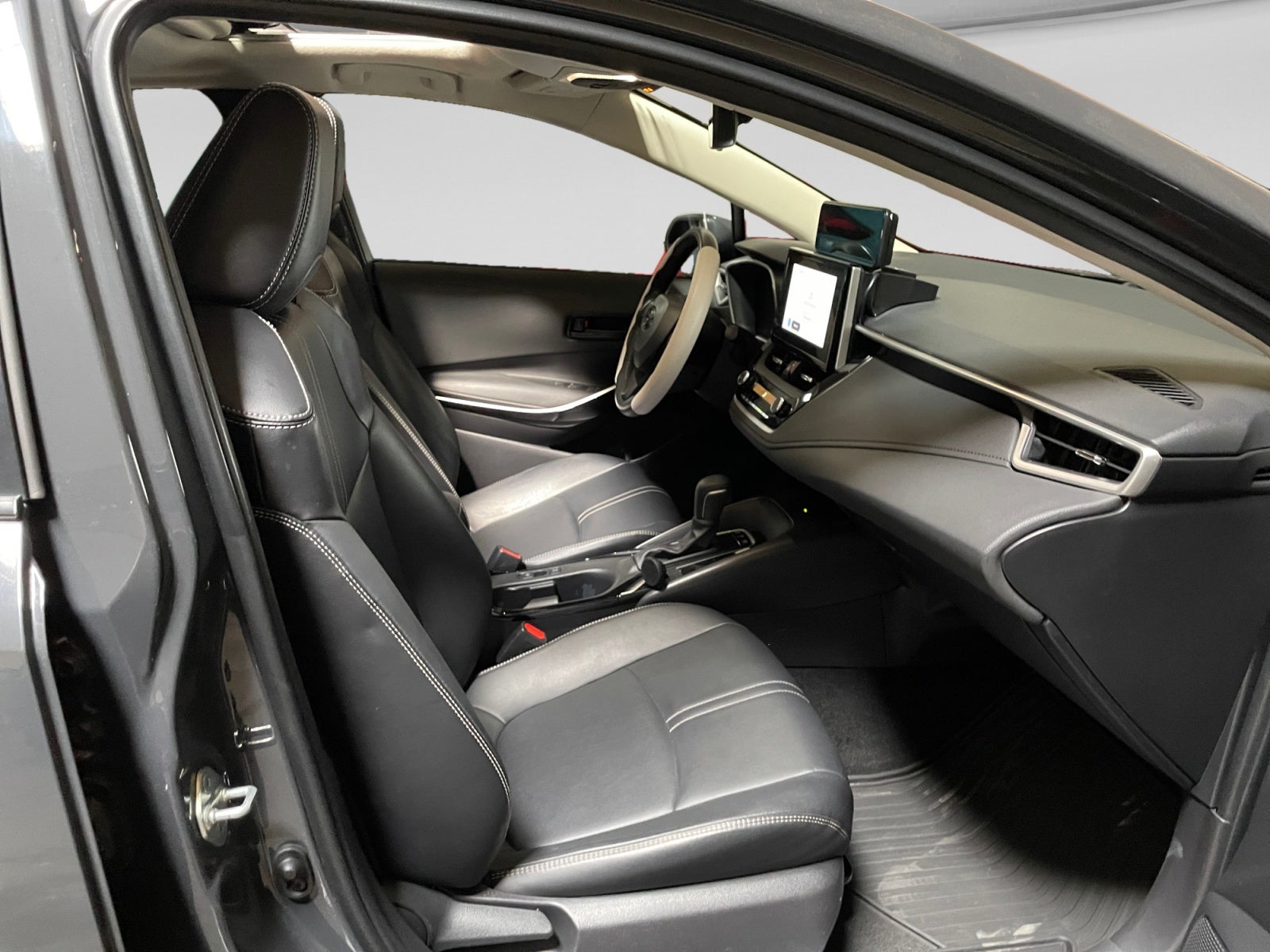 2023 Toyota COROLLA XLE HEV