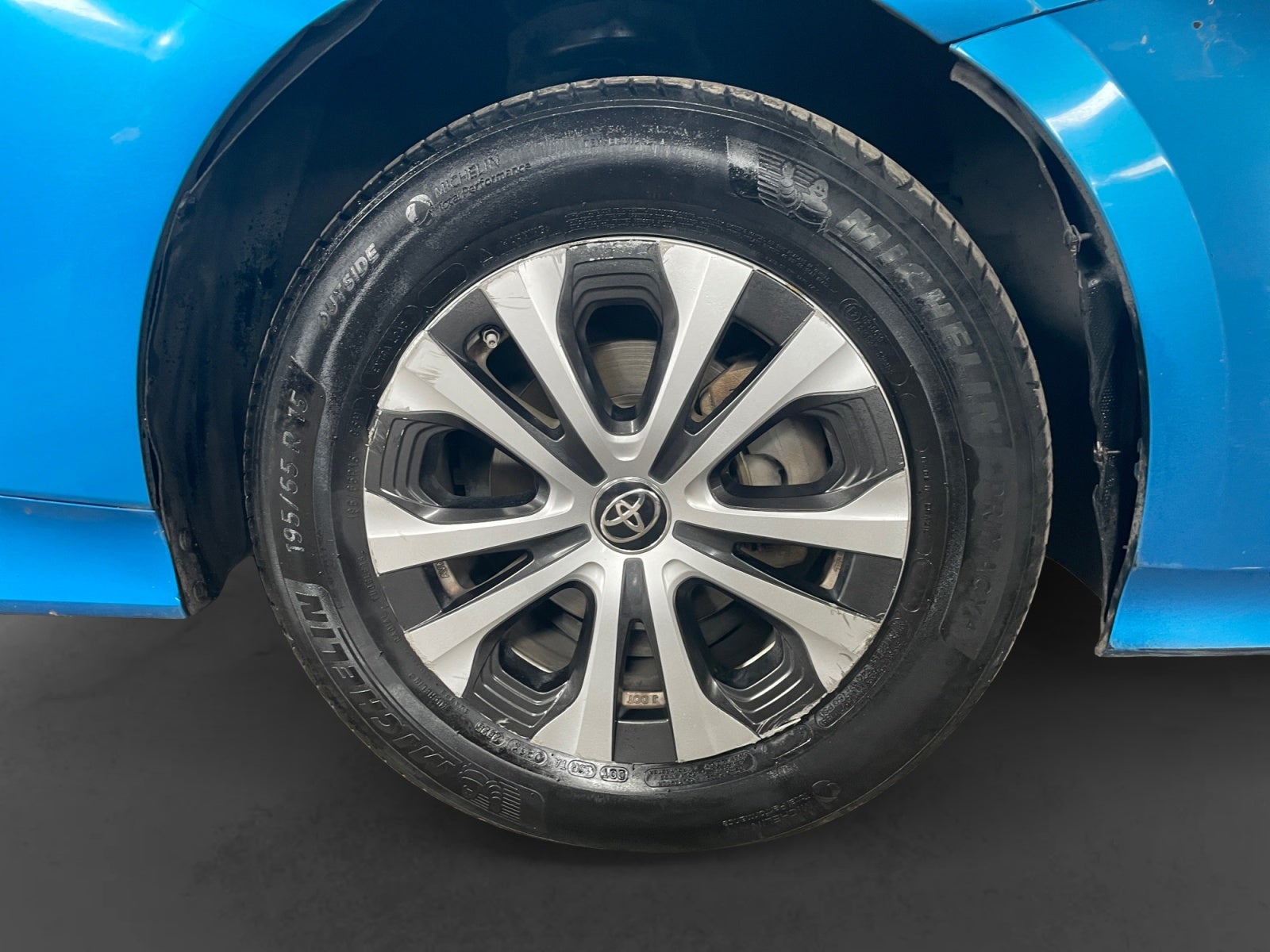 2021 Toyota PRIUS BASE