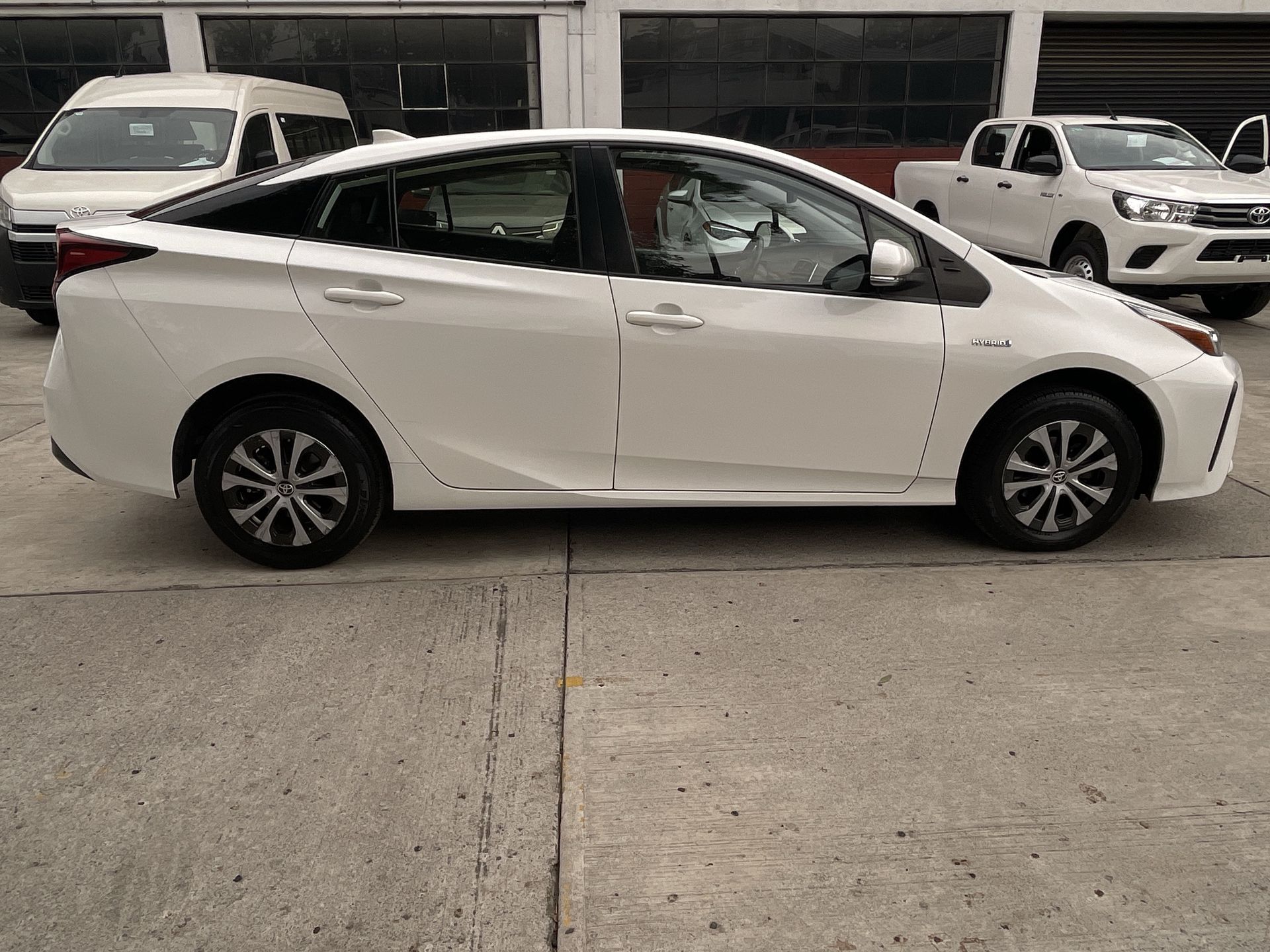 2021 Toyota PRIUS PREMIUM