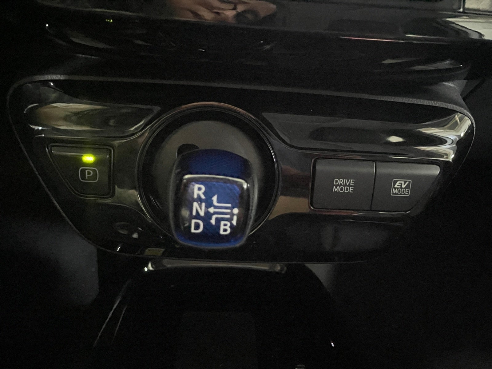 2020 Toyota PRIUS PREMIUM