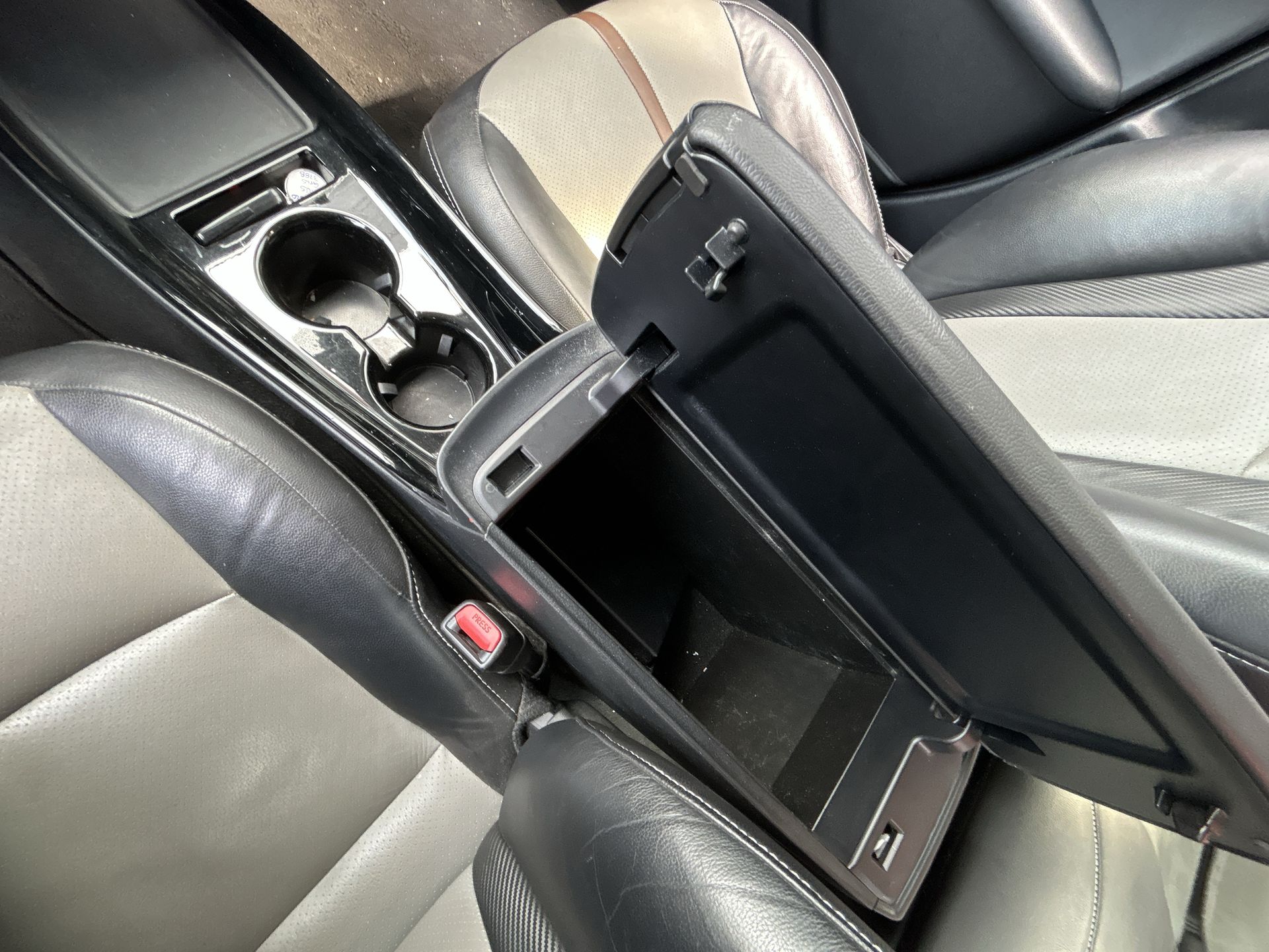 2020 Toyota PRIUS BASE BASE