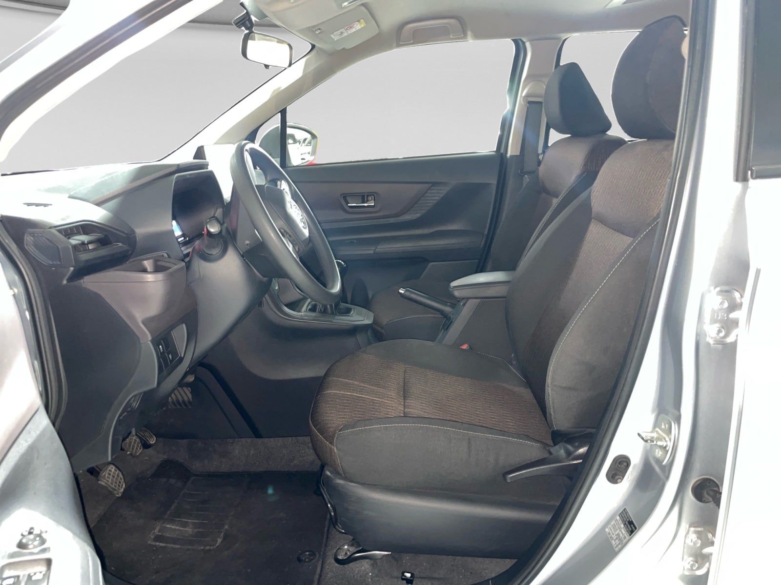 2023 Toyota AVANZA LE MT