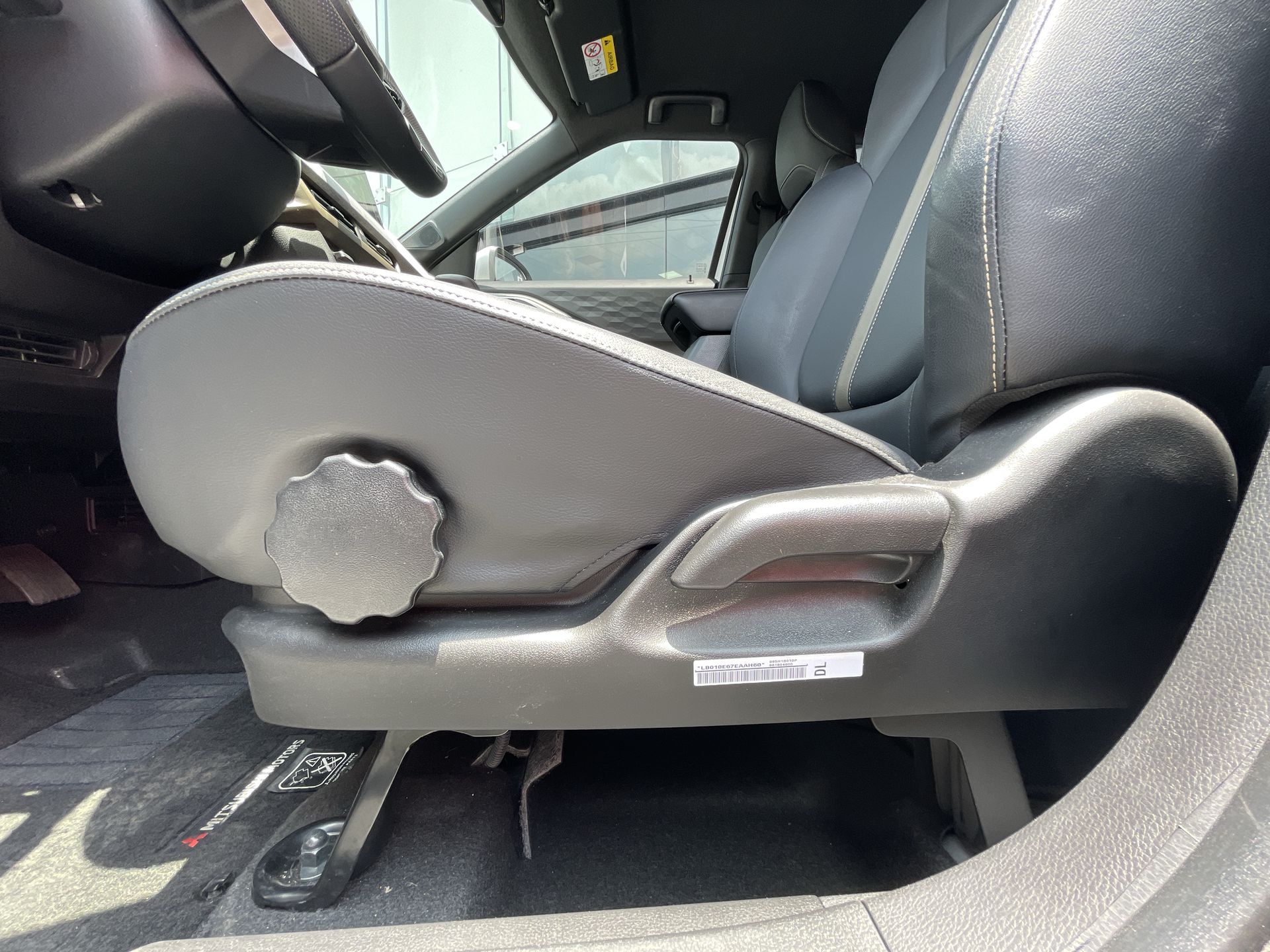 2025 Mitsubishi OUTLANDER SE PLUS