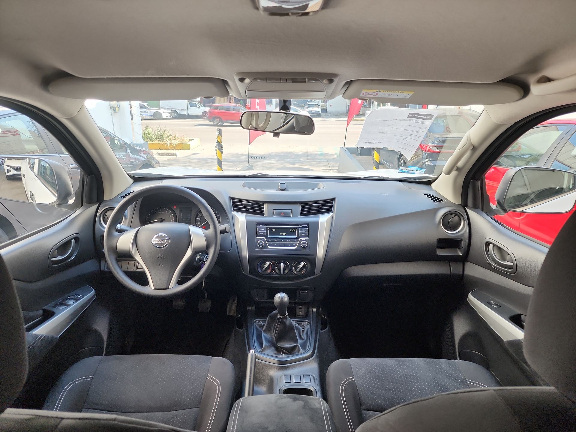 2020 Nissan NP300 DOBLE CABINA SE TM AC PAQ SEG 6VEL