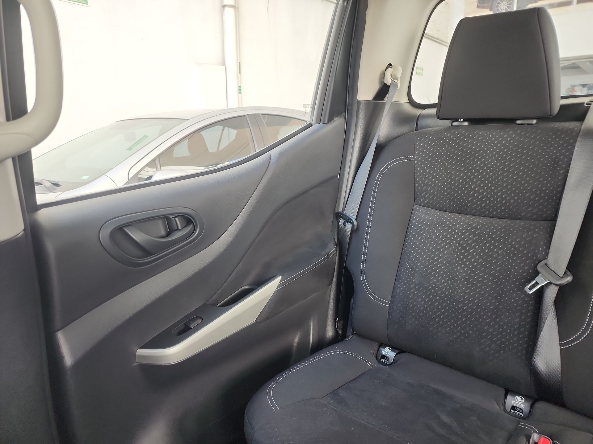 2020 Nissan NP300 DOBLE CABINA SE TM AC PAQ SEG 6VEL