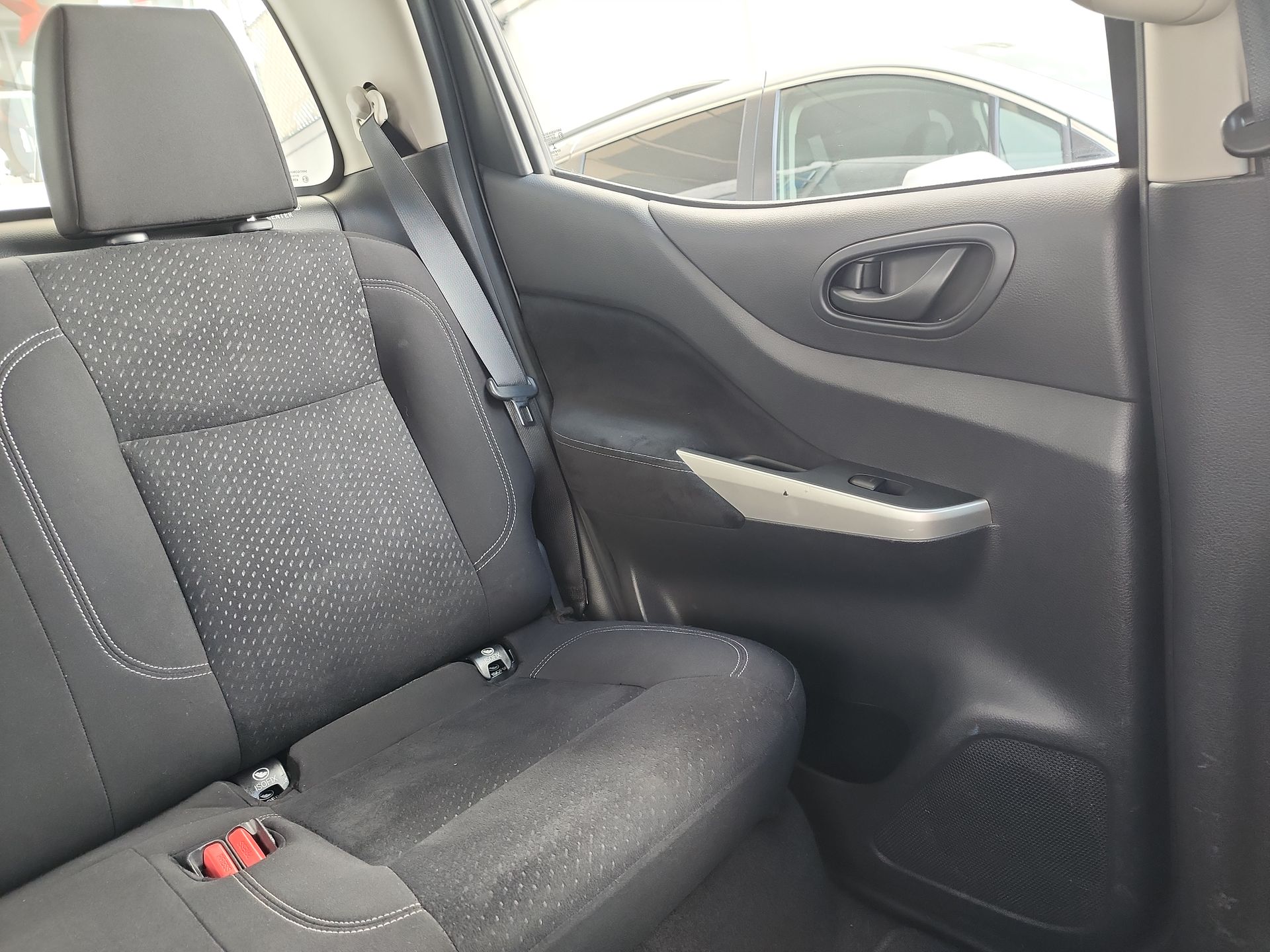 2020 Nissan NP300 DOBLE CABINA SE TM AC PAQ SEG 6VEL