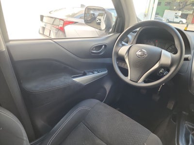 2020 Nissan NP300 DOBLE CABINA SE TM AC PAQ SEG 6VEL