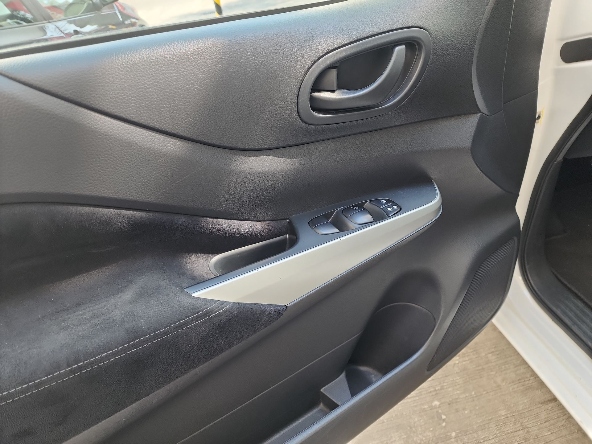 2020 Nissan NP300 DOBLE CABINA SE TM AC PAQ SEG 6VEL