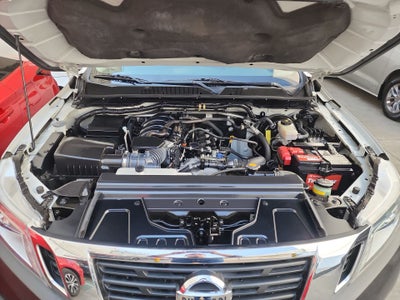 2020 Nissan NP300 DOBLE CABINA SE TM AC PAQ SEG 6VEL