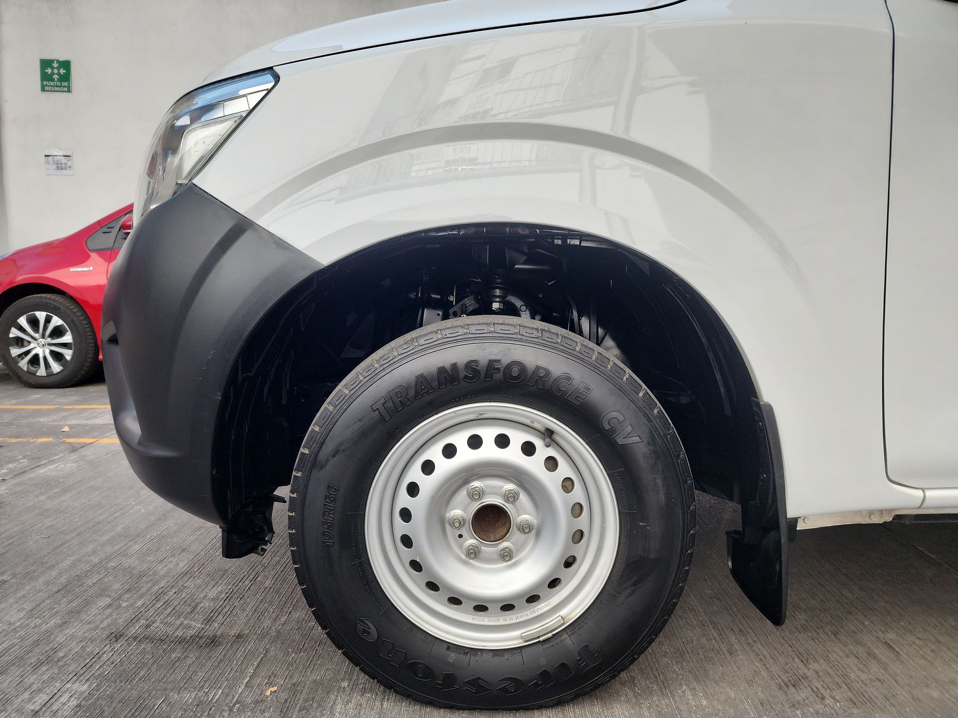 2020 Nissan NP300 DOBLE CABINA SE TM AC PAQ SEG 6VEL