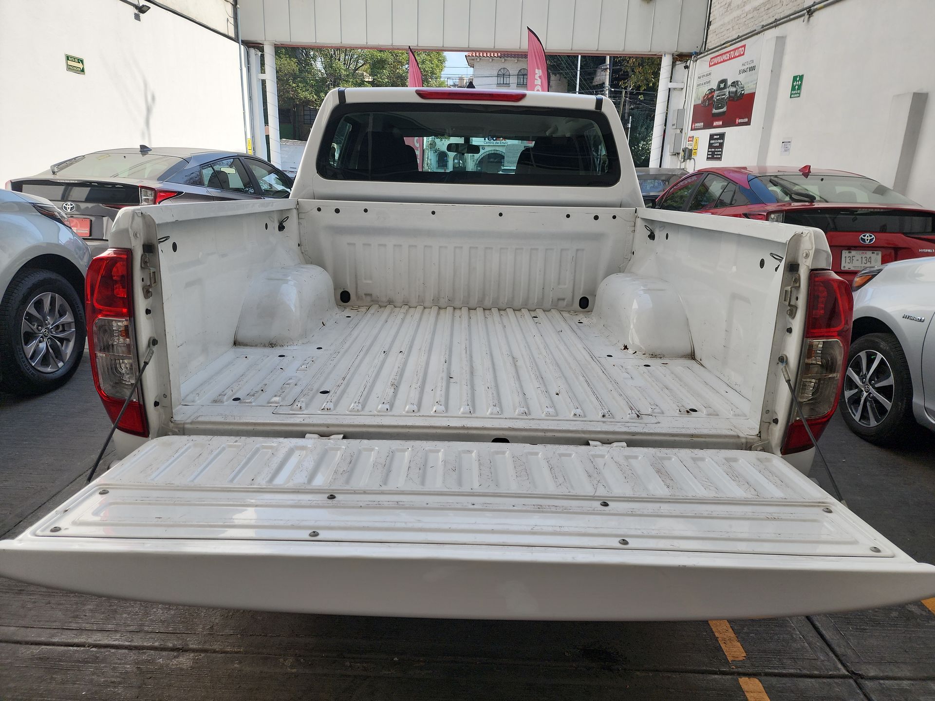 2020 Nissan NP300 DOBLE CABINA SE TM AC PAQ SEG 6VEL