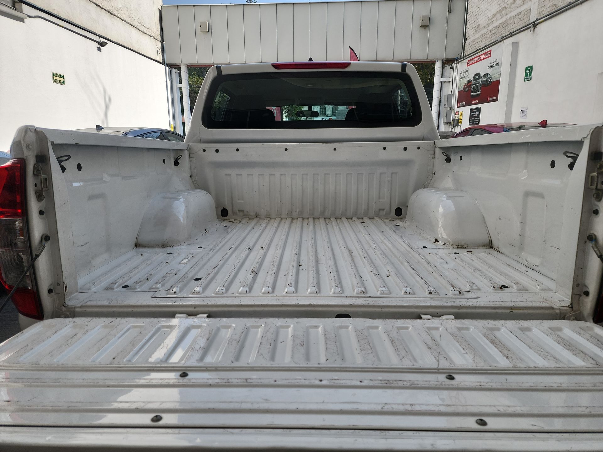 2020 Nissan NP300 DOBLE CABINA SE TM AC PAQ SEG 6VEL