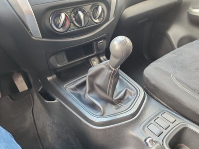 2020 Nissan NP300 DOBLE CABINA SE TM AC PAQ SEG 6VEL