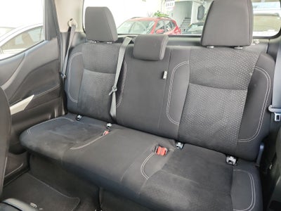 2020 Nissan NP300 DOBLE CABINA SE TM AC PAQ SEG 6VEL