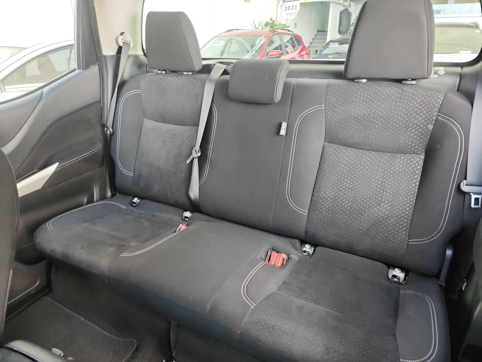 2020 Nissan NP300 DOBLE CABINA SE TM AC PAQ SEG 6VEL