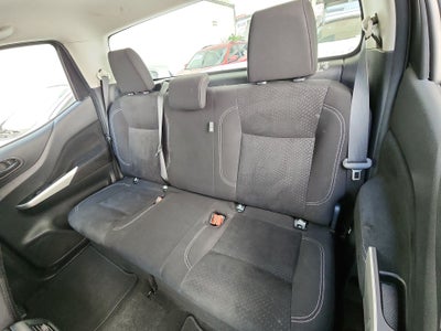 2020 Nissan NP300 DOBLE CABINA SE TM AC PAQ SEG 6VEL