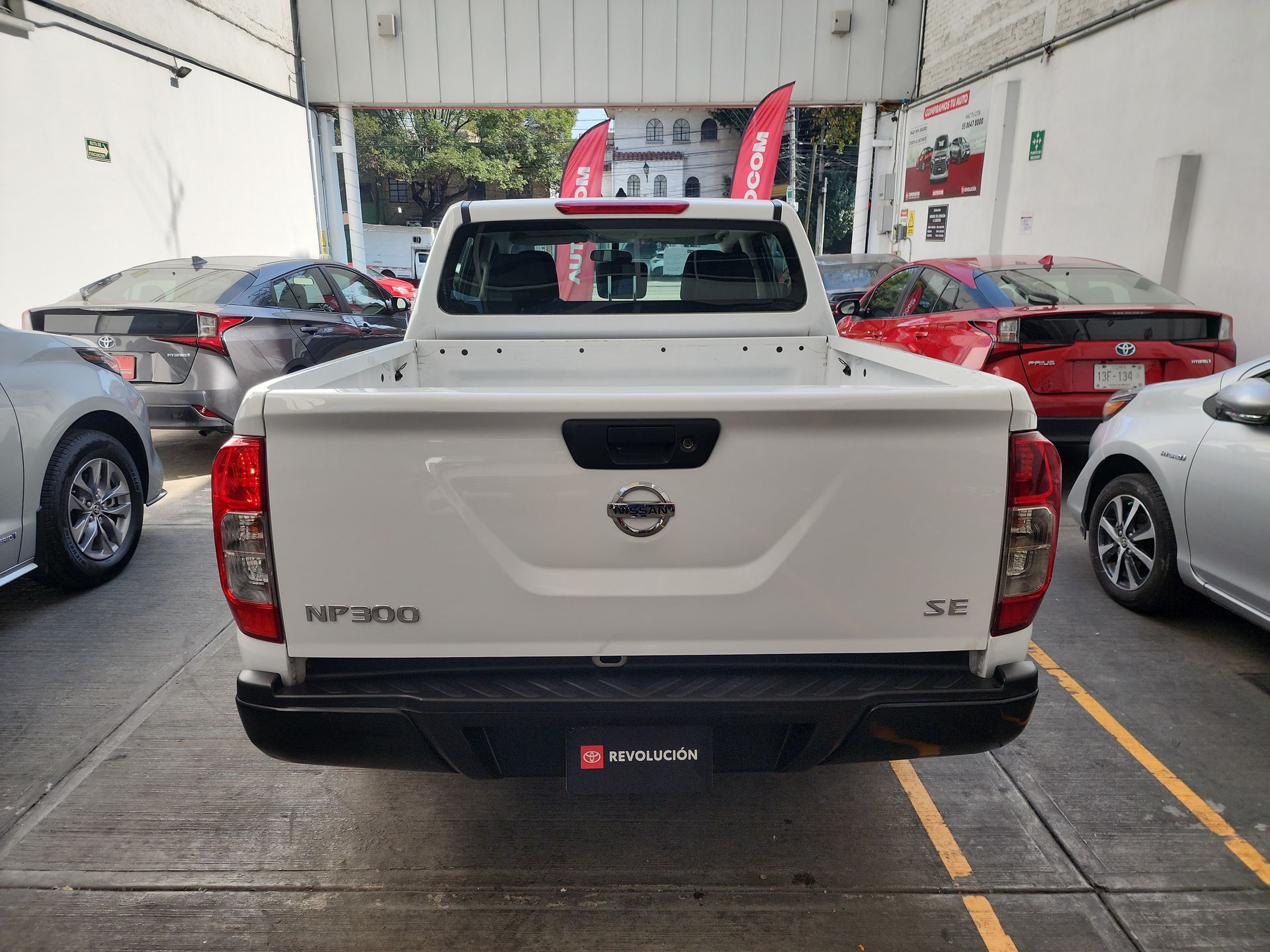 2020 Nissan NP300 DOBLE CABINA SE TM AC PAQ SEG 6VEL