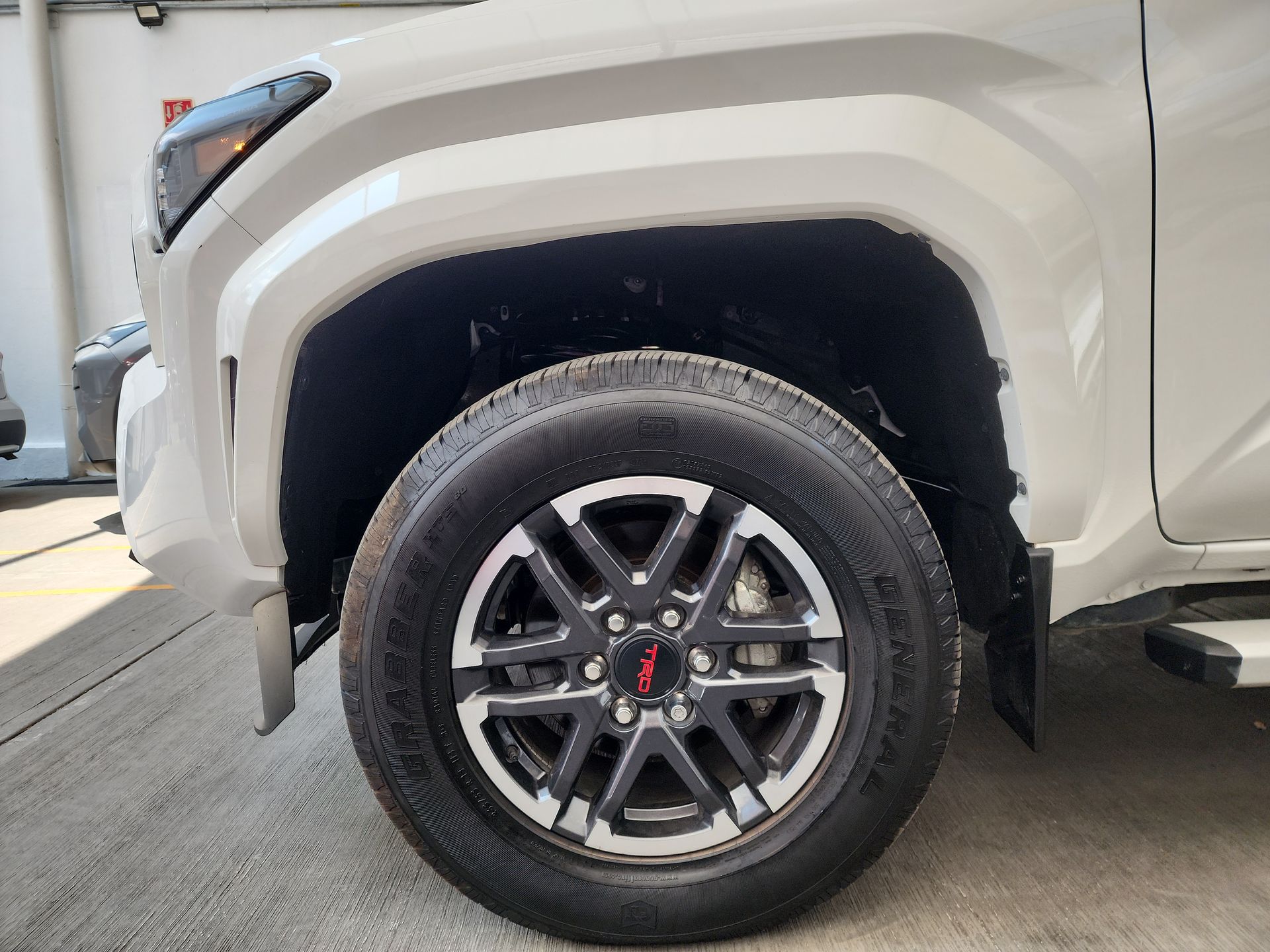 2025 Toyota TACOMA TRD SPORT 4X4