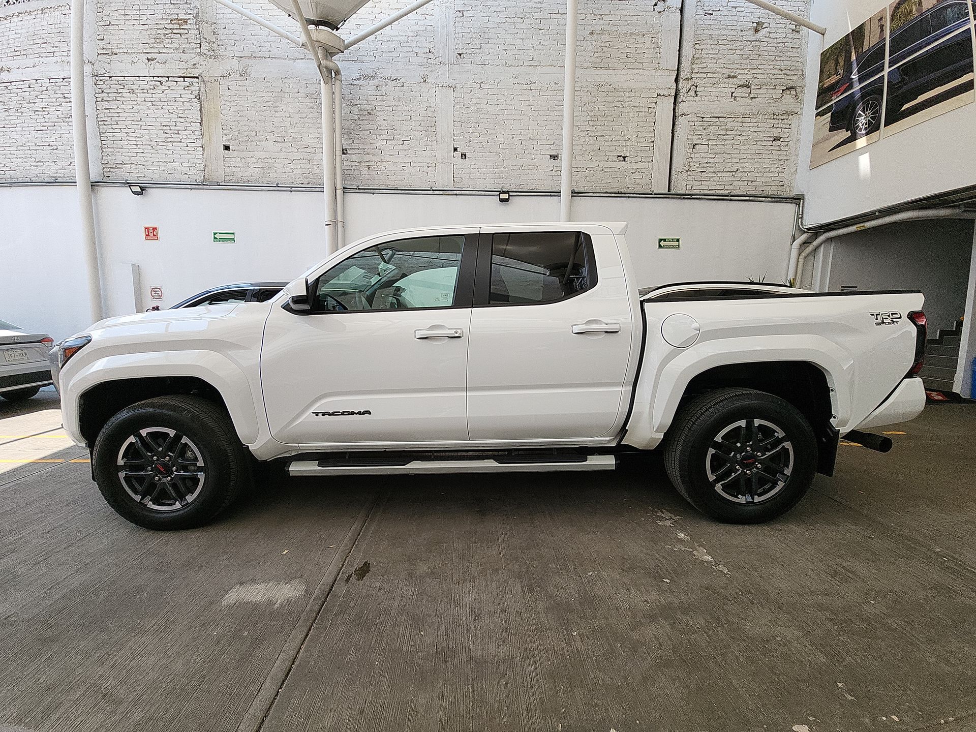 2025 Toyota TACOMA TRD SPORT 4X4