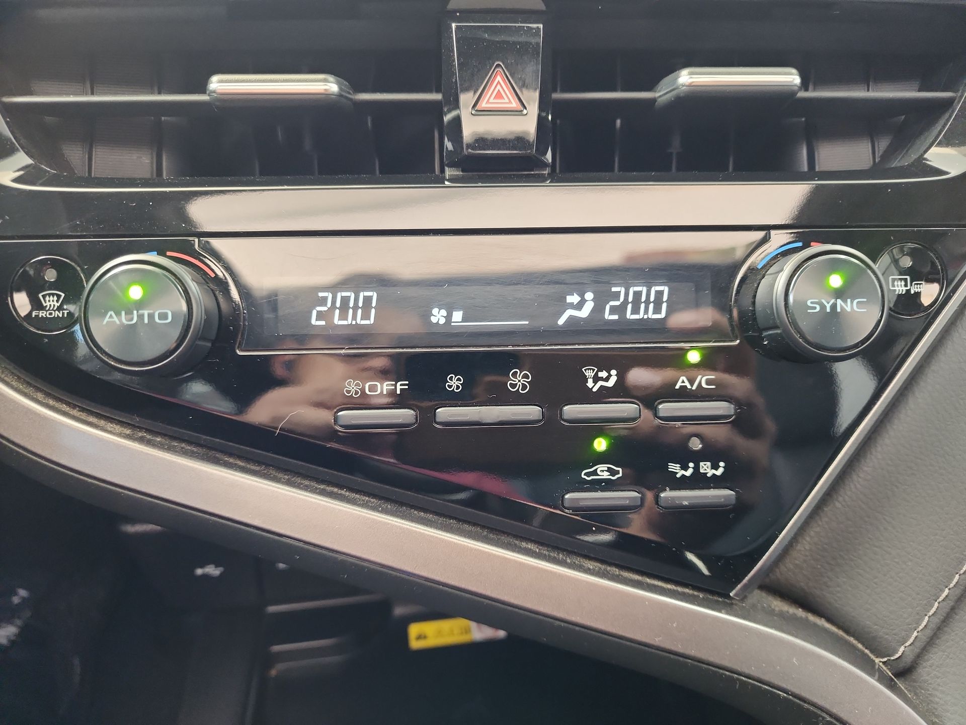 2024 Toyota CAMRY XLE HV